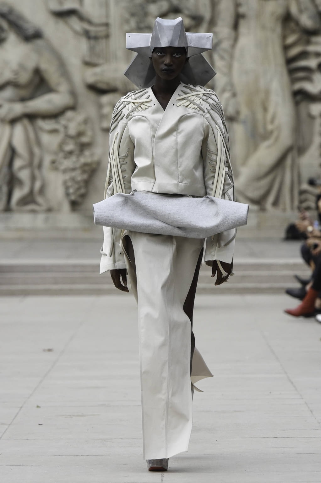 Fashion Week Paris Spring/Summer 2020 look 28 from the Rick Owens collection 女装