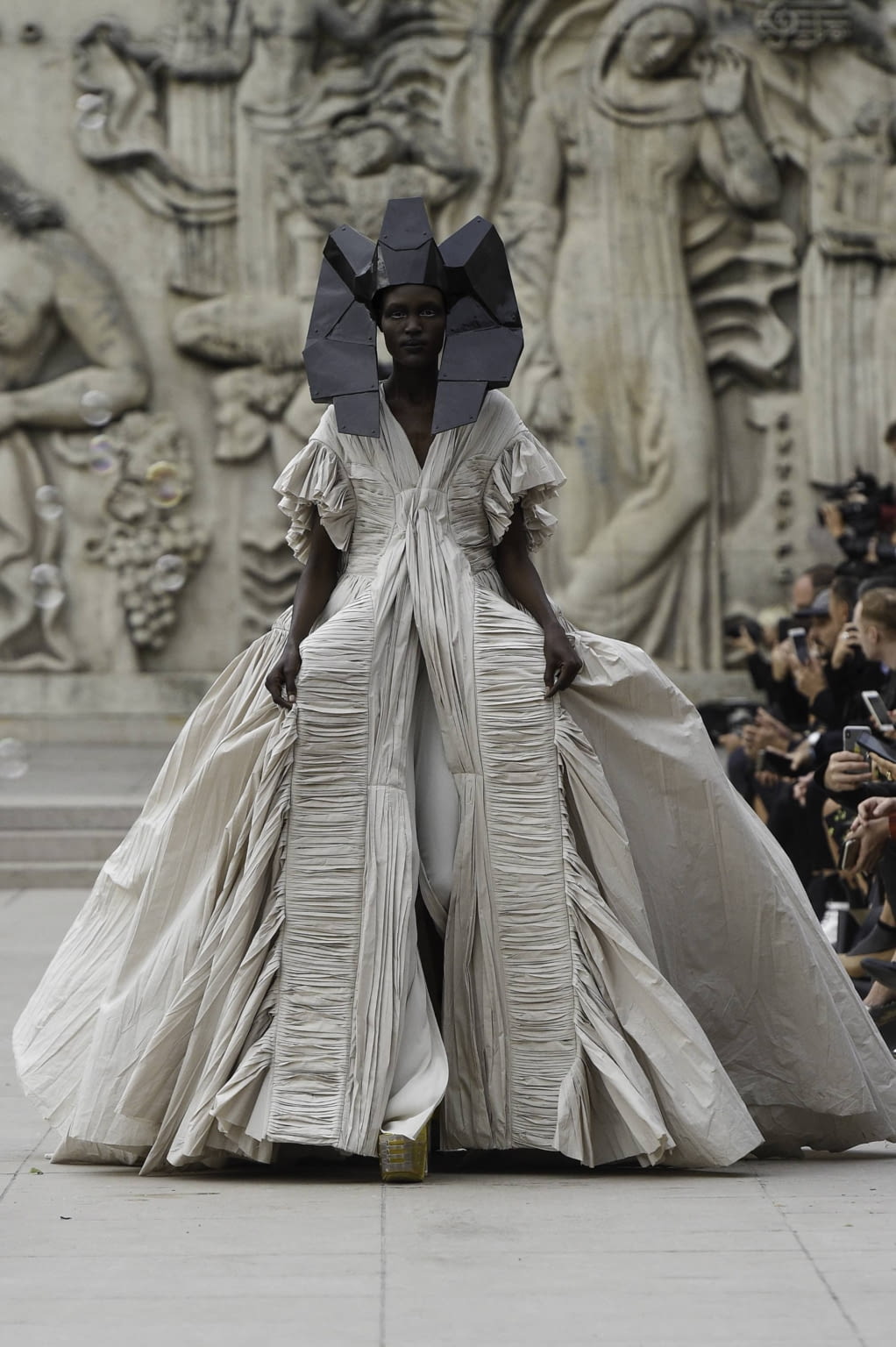 Fashion Week Paris Spring/Summer 2020 look 31 from the Rick Owens collection womenswear