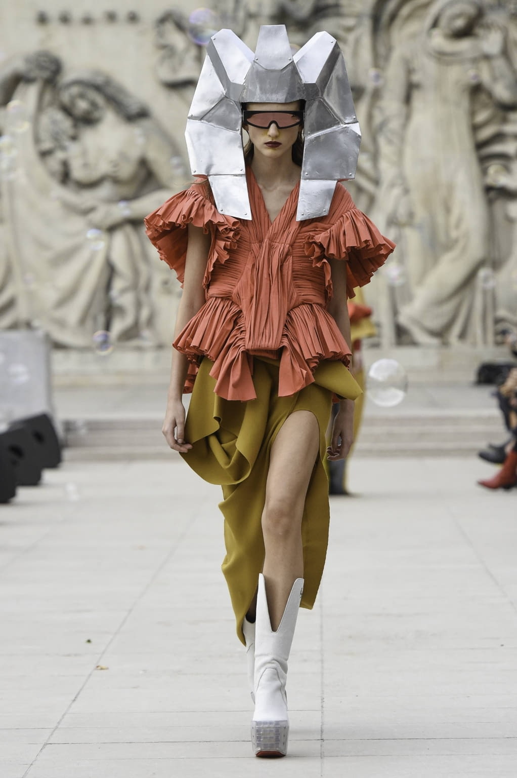 Fashion Week Paris Spring/Summer 2020 look 35 from the Rick Owens collection 女装
