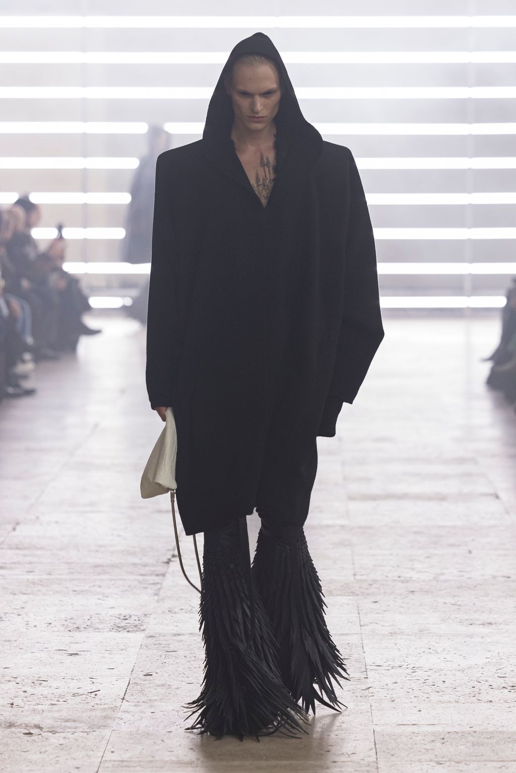 Fashion Week Paris Fall/Winter 2025 look 10 de la collection Rick Owens menswear