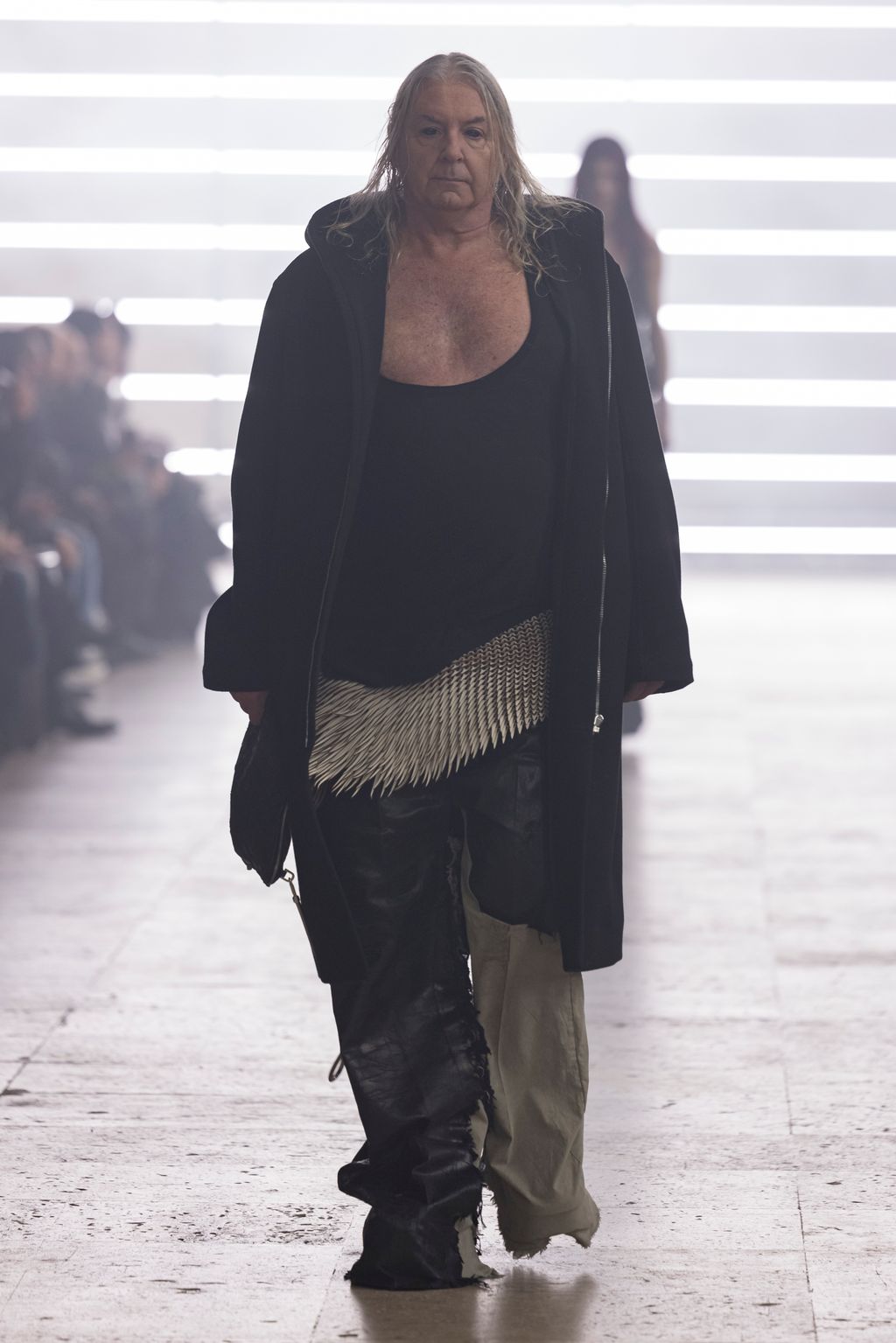 Fashion Week Paris Fall/Winter 2025 look 18 de la collection Rick Owens menswear