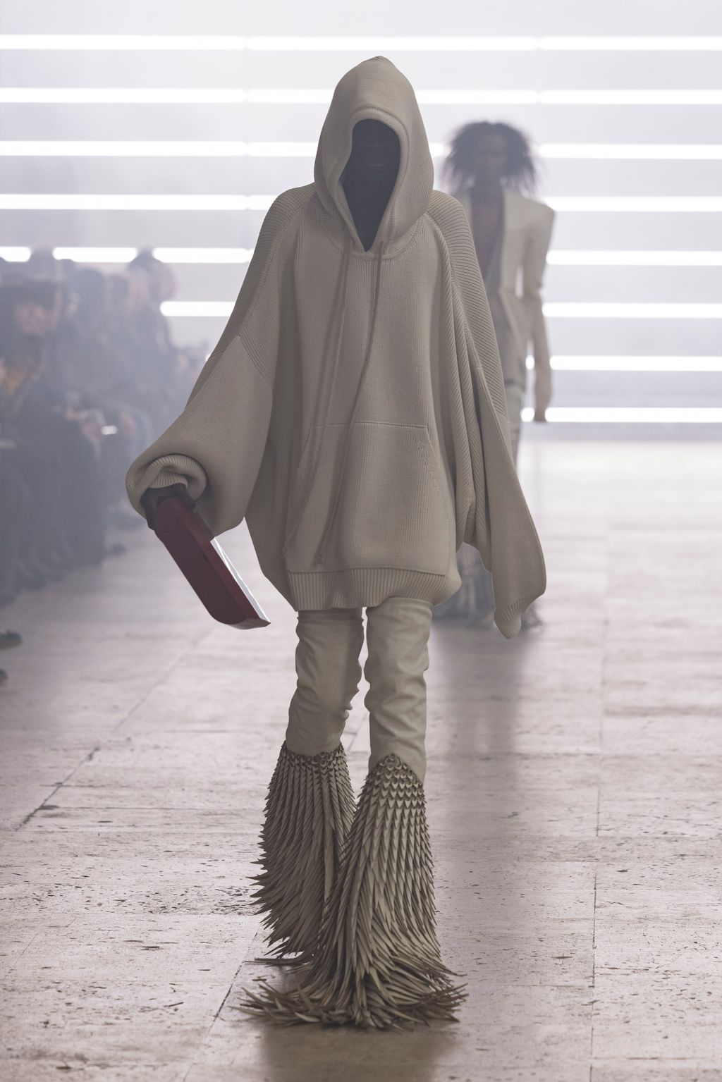 Fashion Week Paris Fall/Winter 2025 look 23 de la collection Rick Owens menswear