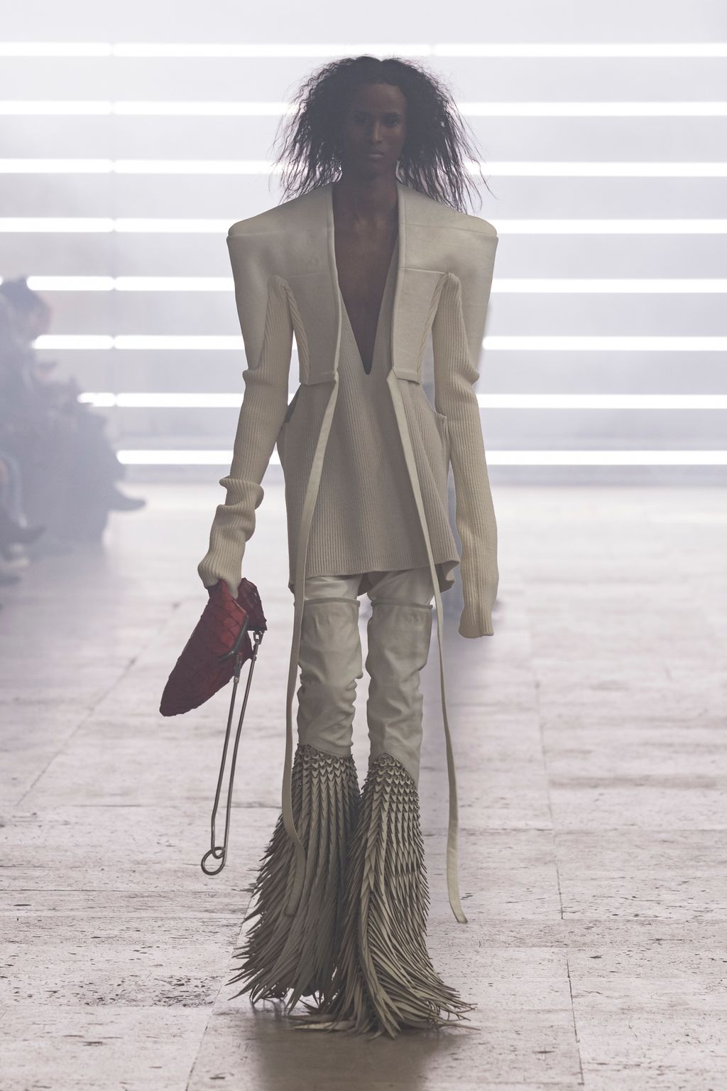 Fashion Week Paris Fall/Winter 2025 look 24 de la collection Rick Owens menswear