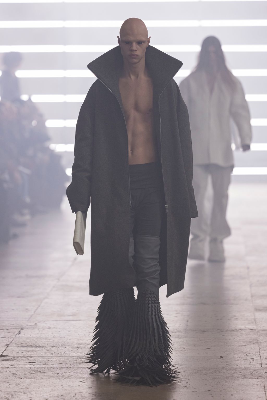 Fashion Week Paris Fall/Winter 2025 look 28 de la collection Rick Owens menswear