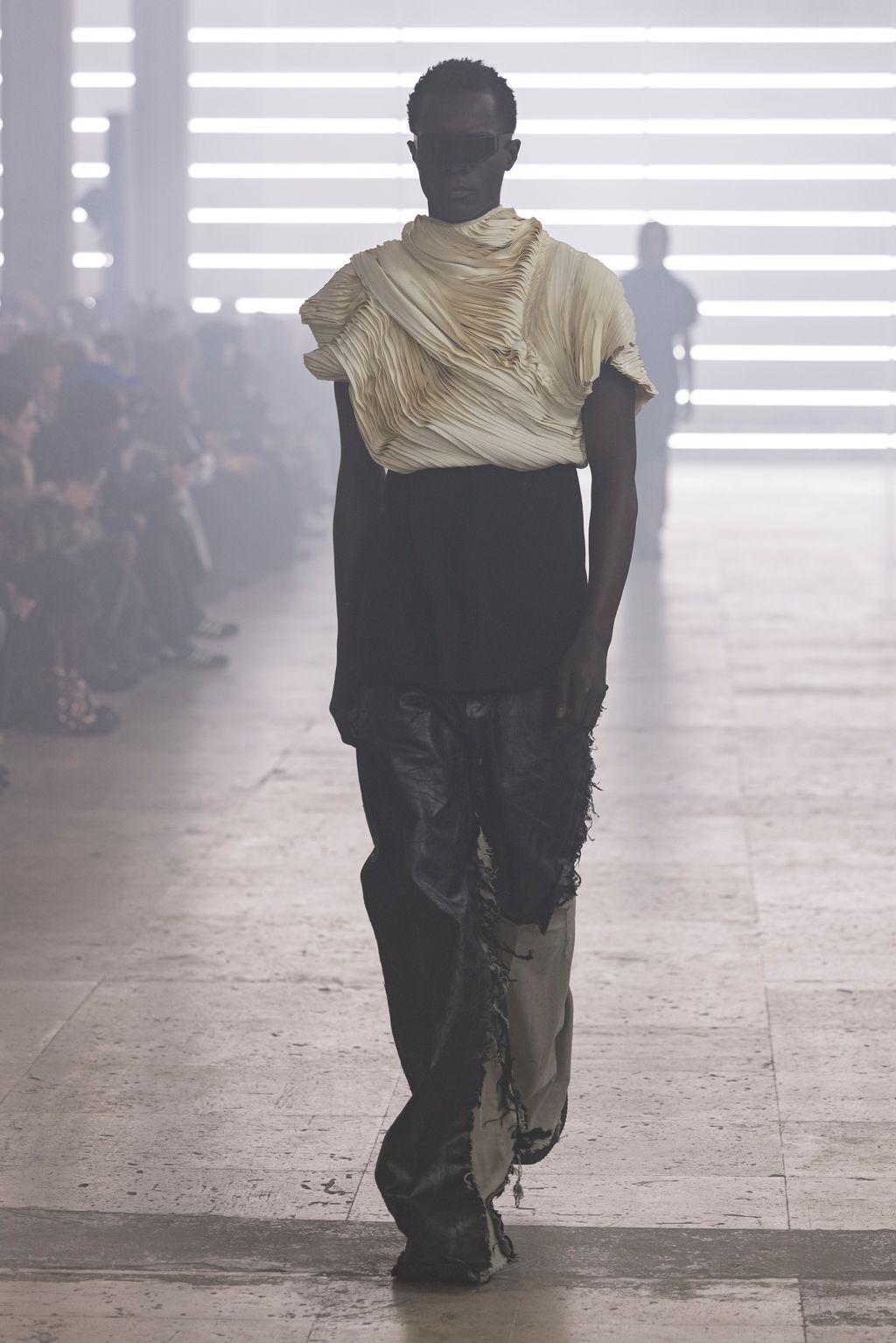 Fashion Week Paris Fall/Winter 2025 look 34 de la collection Rick Owens menswear