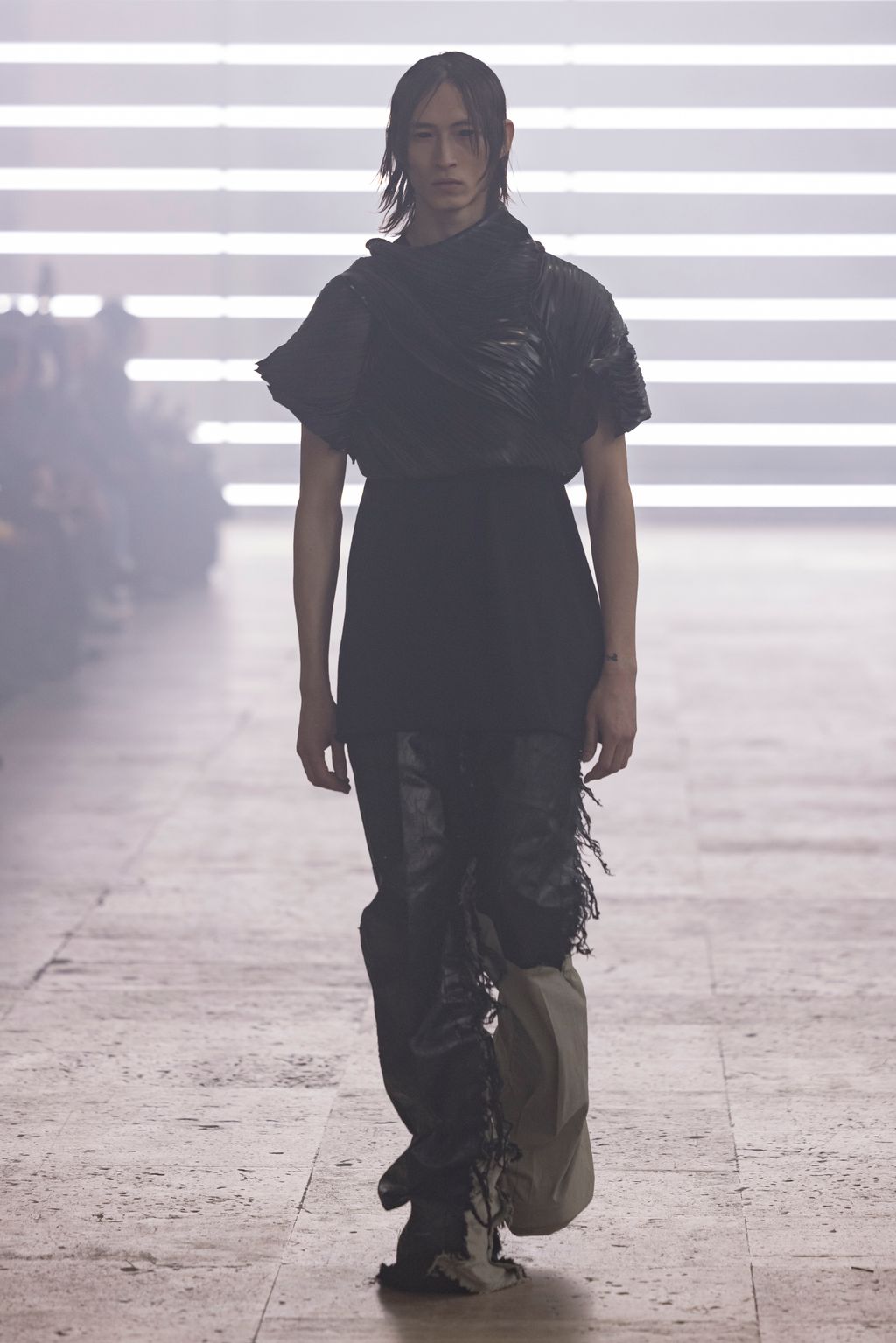 Fashion Week Paris Fall/Winter 2025 look 35 de la collection Rick Owens menswear