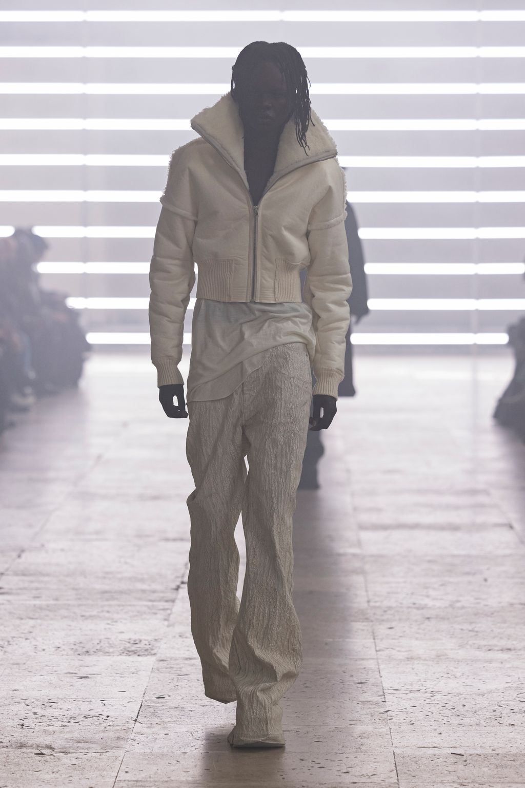Fashion Week Paris Fall/Winter 2025 look 40 from the Rick Owens collection 男装