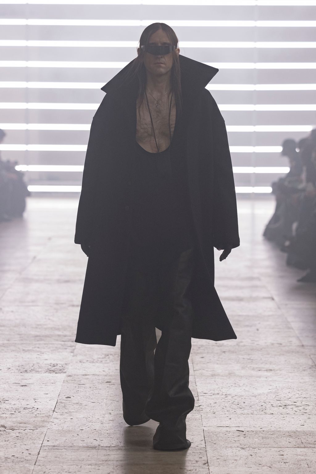 Fashion Week Paris Fall/Winter 2025 look 41 from the Rick Owens collection 男装
