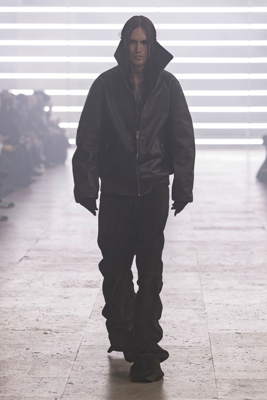Fashion Week Paris Fall/Winter 2025 look 43 from the Rick Owens collection 男装