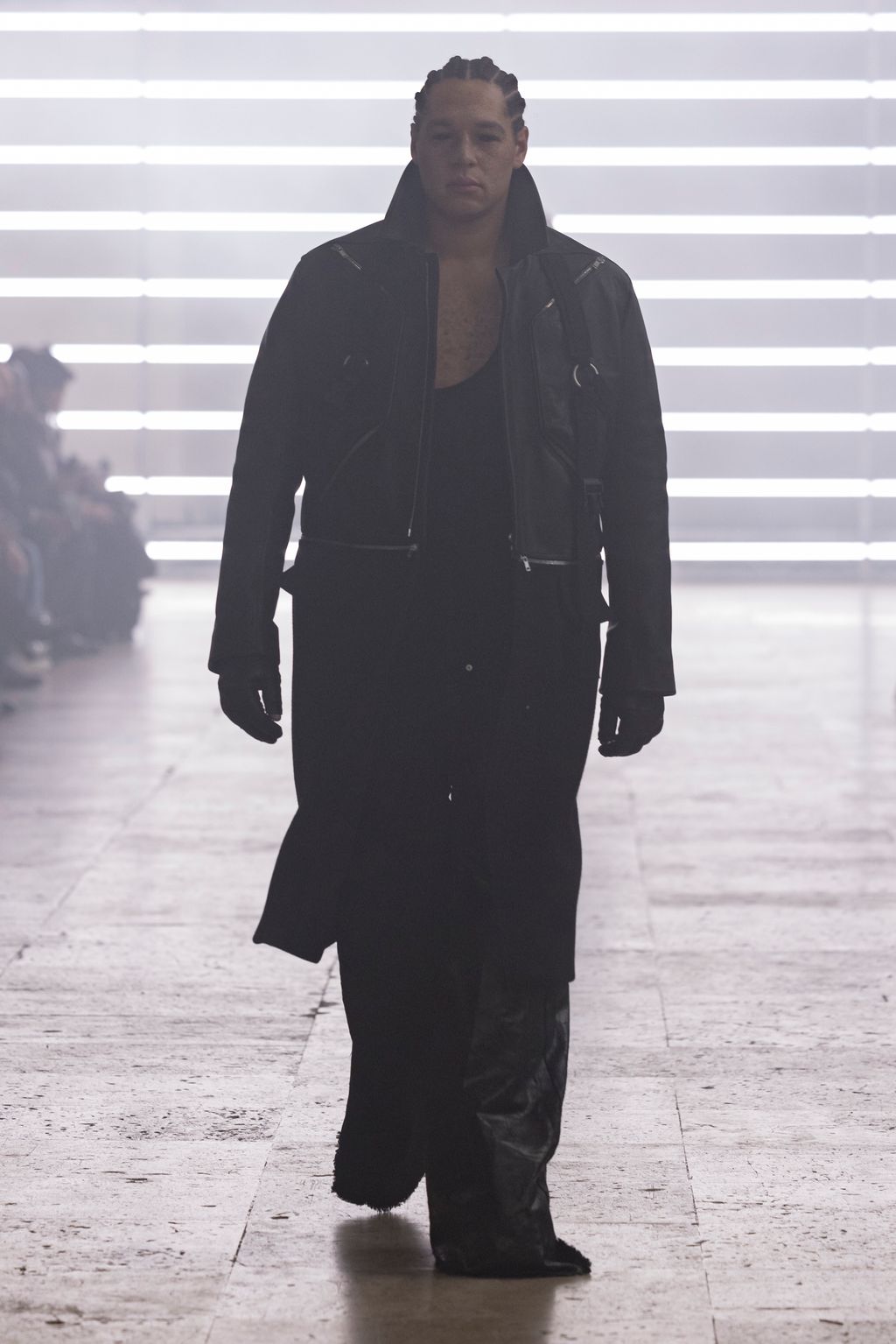 Fashion Week Paris Fall/Winter 2025 look 45 from the Rick Owens collection 男装