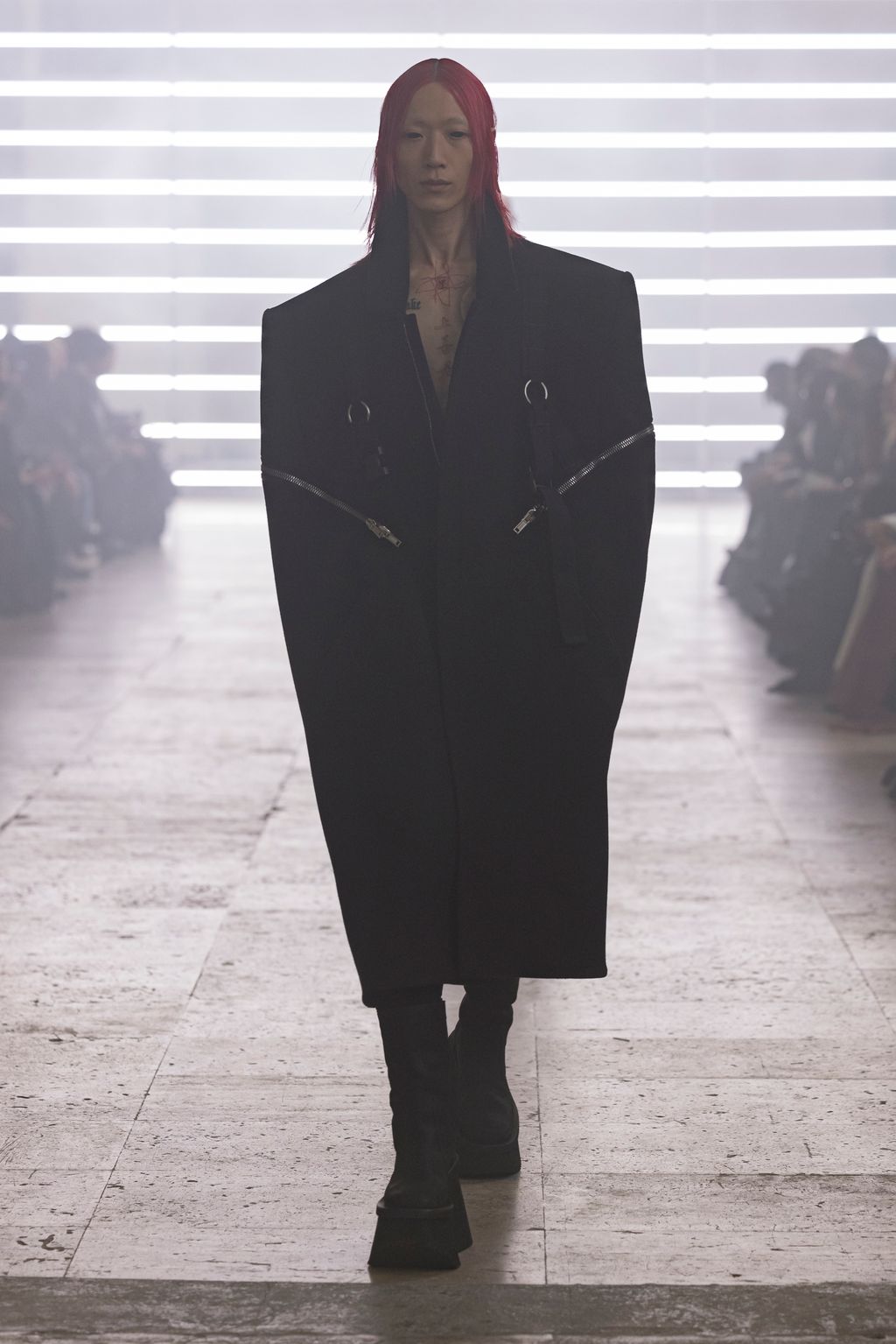 Fashion Week Paris Fall/Winter 2025 look 49 from the Rick Owens collection 男装