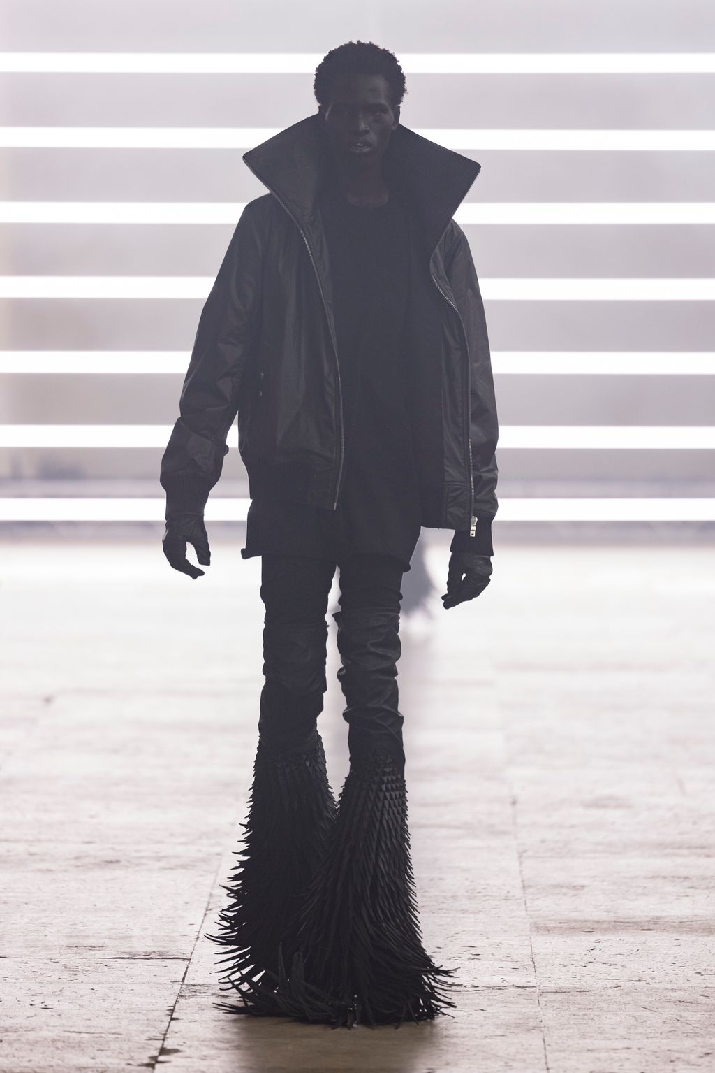Fashion Week Paris Fall/Winter 2025 look 9 de la collection Rick Owens menswear
