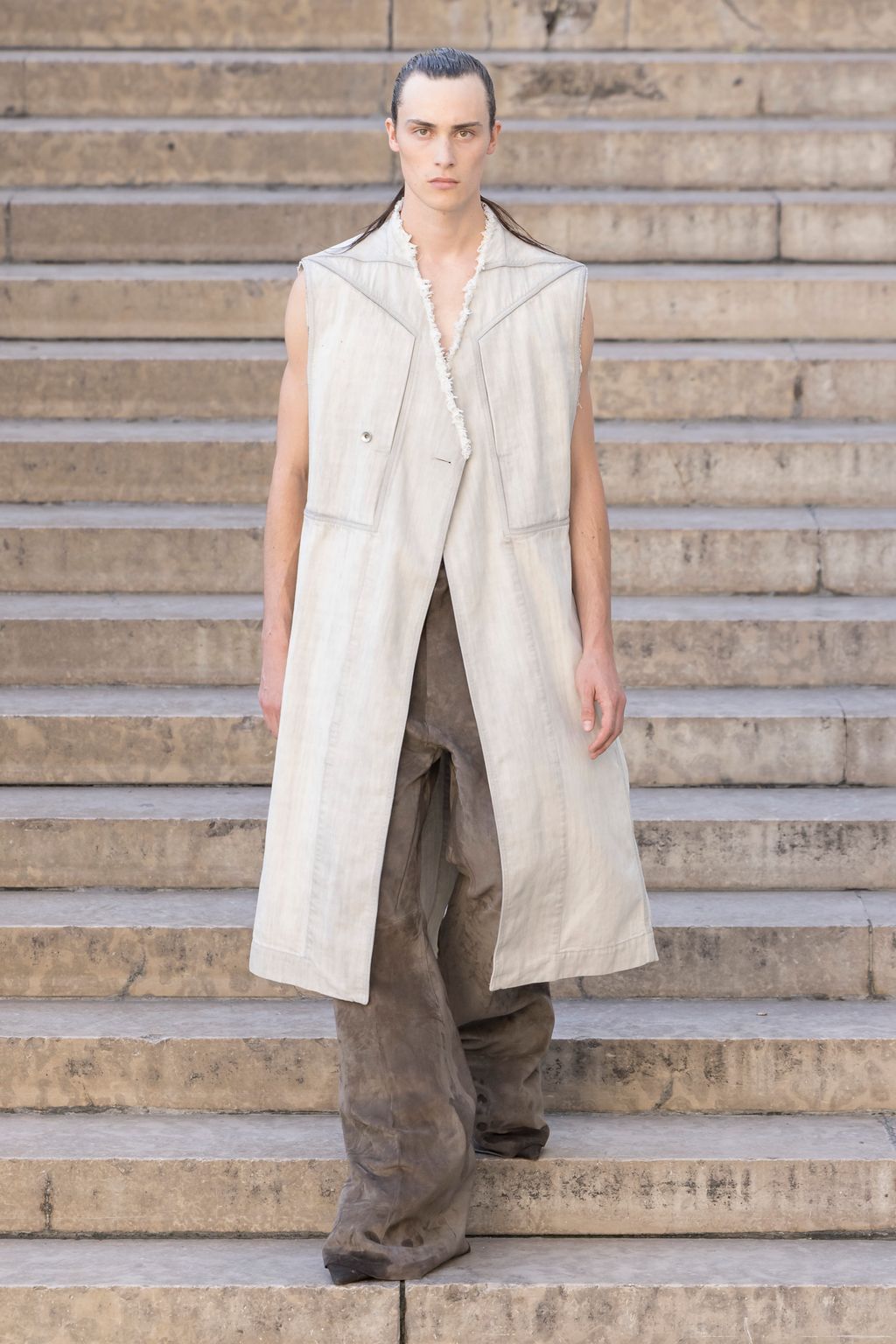 Fashion Week Paris Spring/Summer 2026 look 14 from the Rick Owens collection menswear