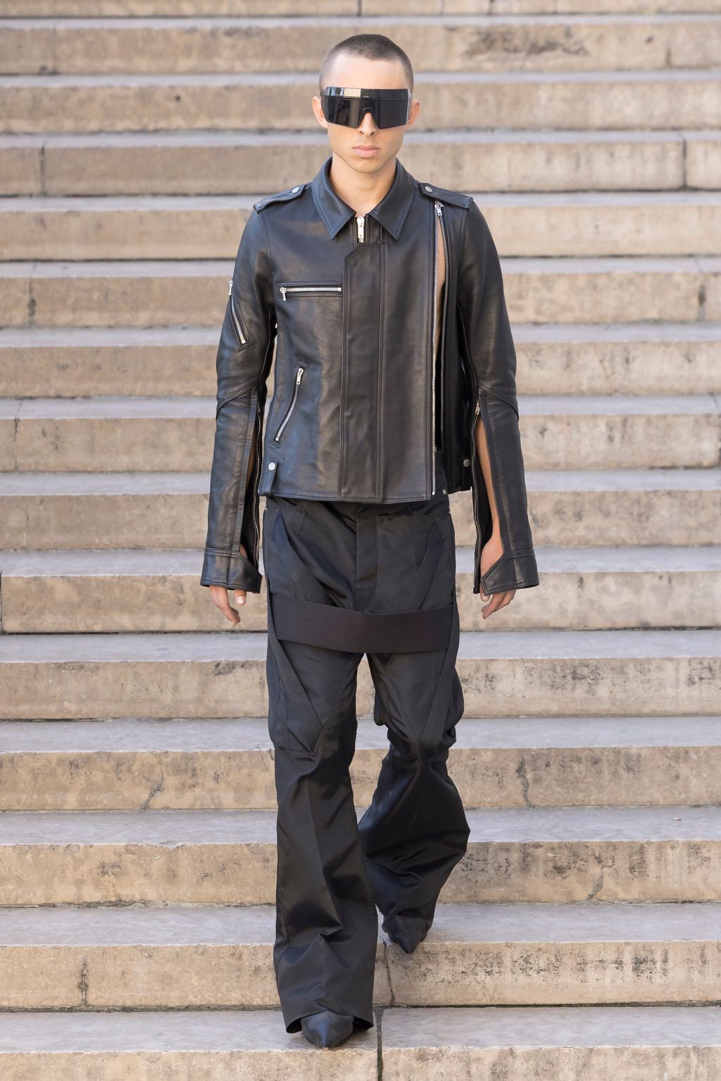 Fashion Week Paris Spring/Summer 2026 look 23 from the Rick Owens collection 男装