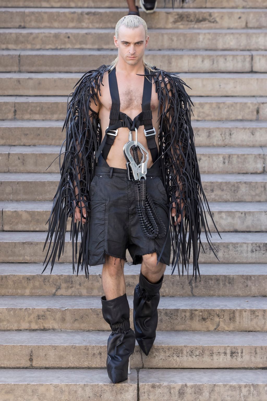 Fashion Week Paris Spring/Summer 2026 look 30 from the Rick Owens collection 男装