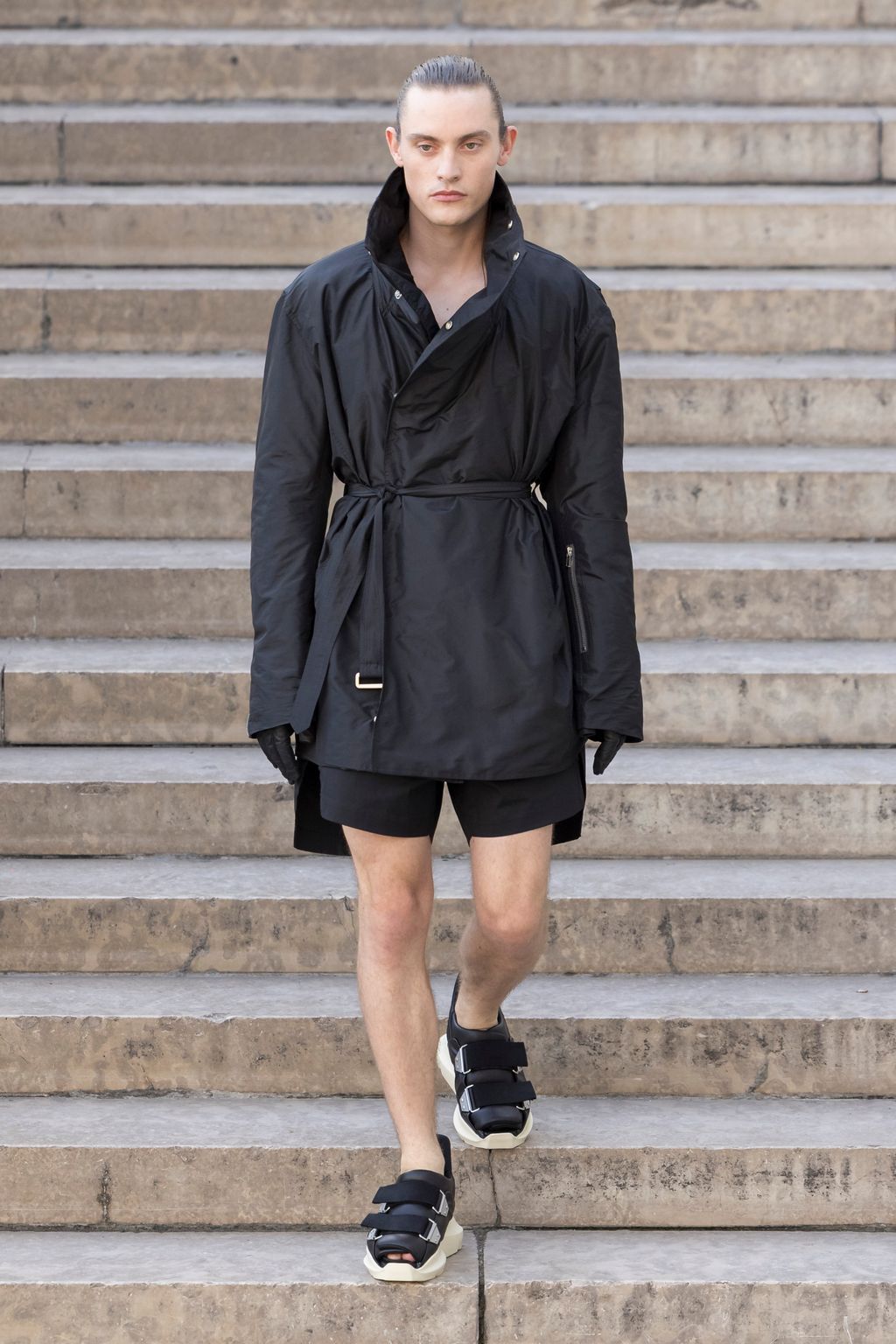 Fashion Week Paris Spring/Summer 2026 look 33 from the Rick Owens collection 男装