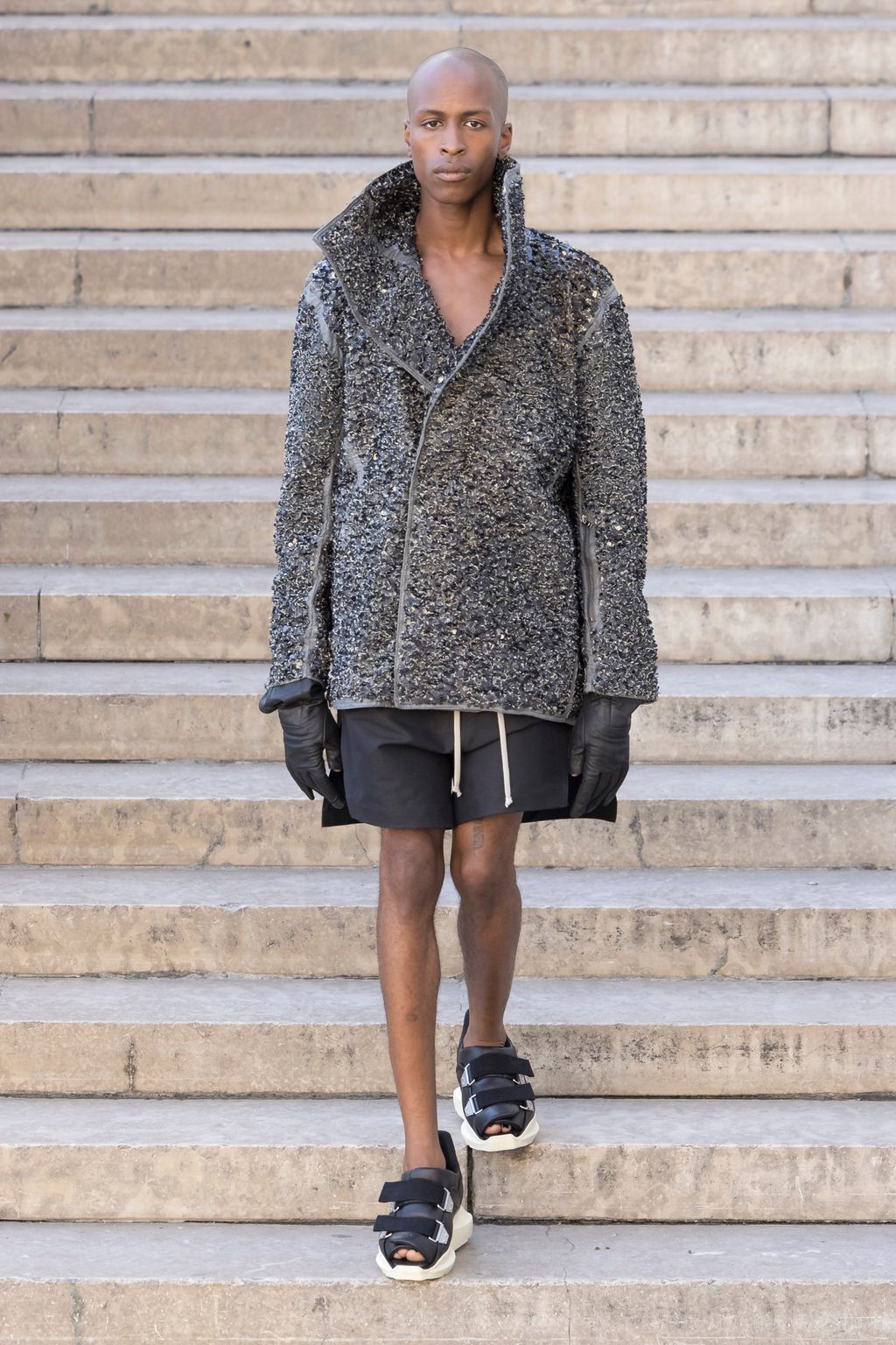 Fashion Week Paris Spring/Summer 2026 look 34 from the Rick Owens collection 男装