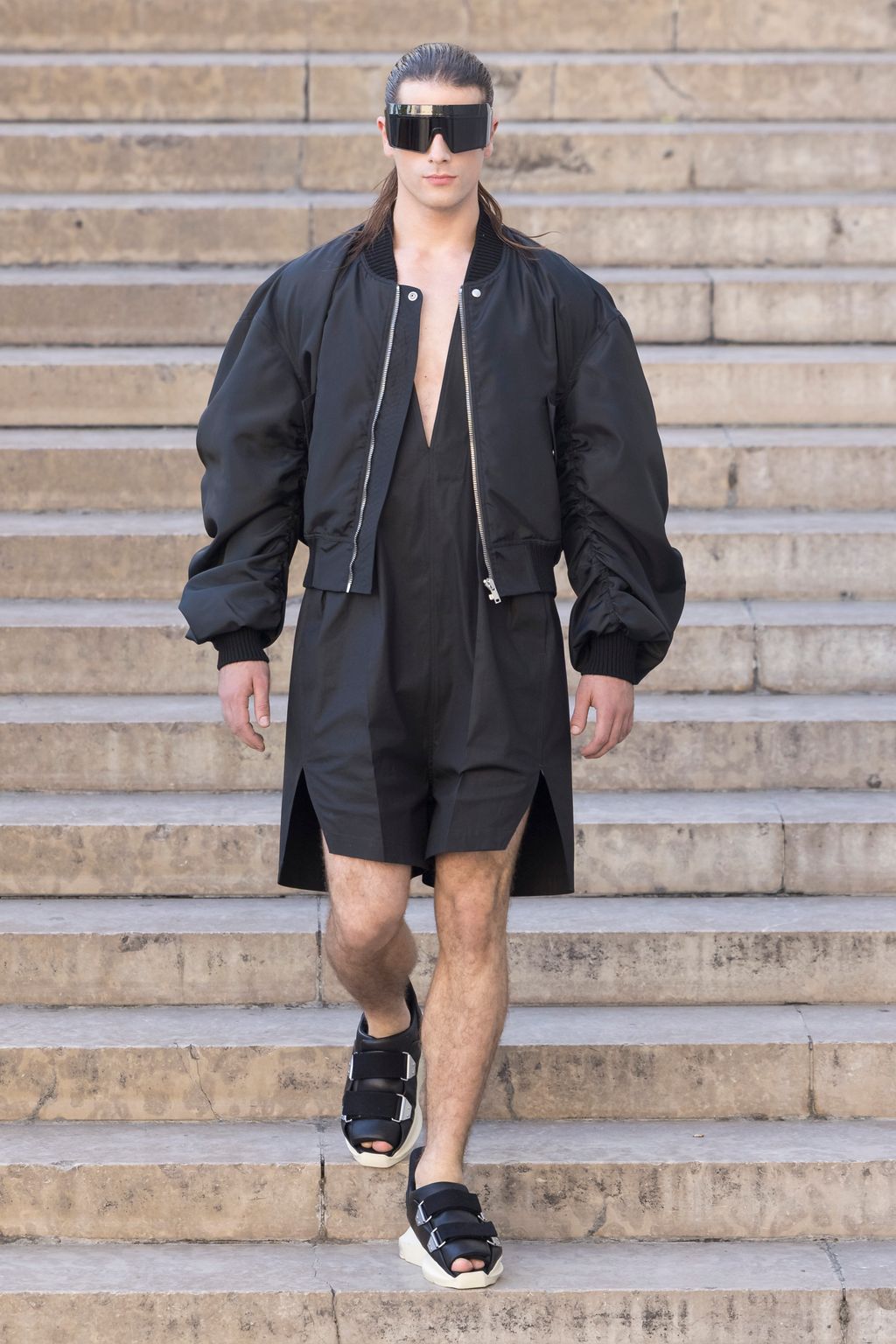 Fashion Week Paris Spring/Summer 2026 look 37 from the Rick Owens collection 男装