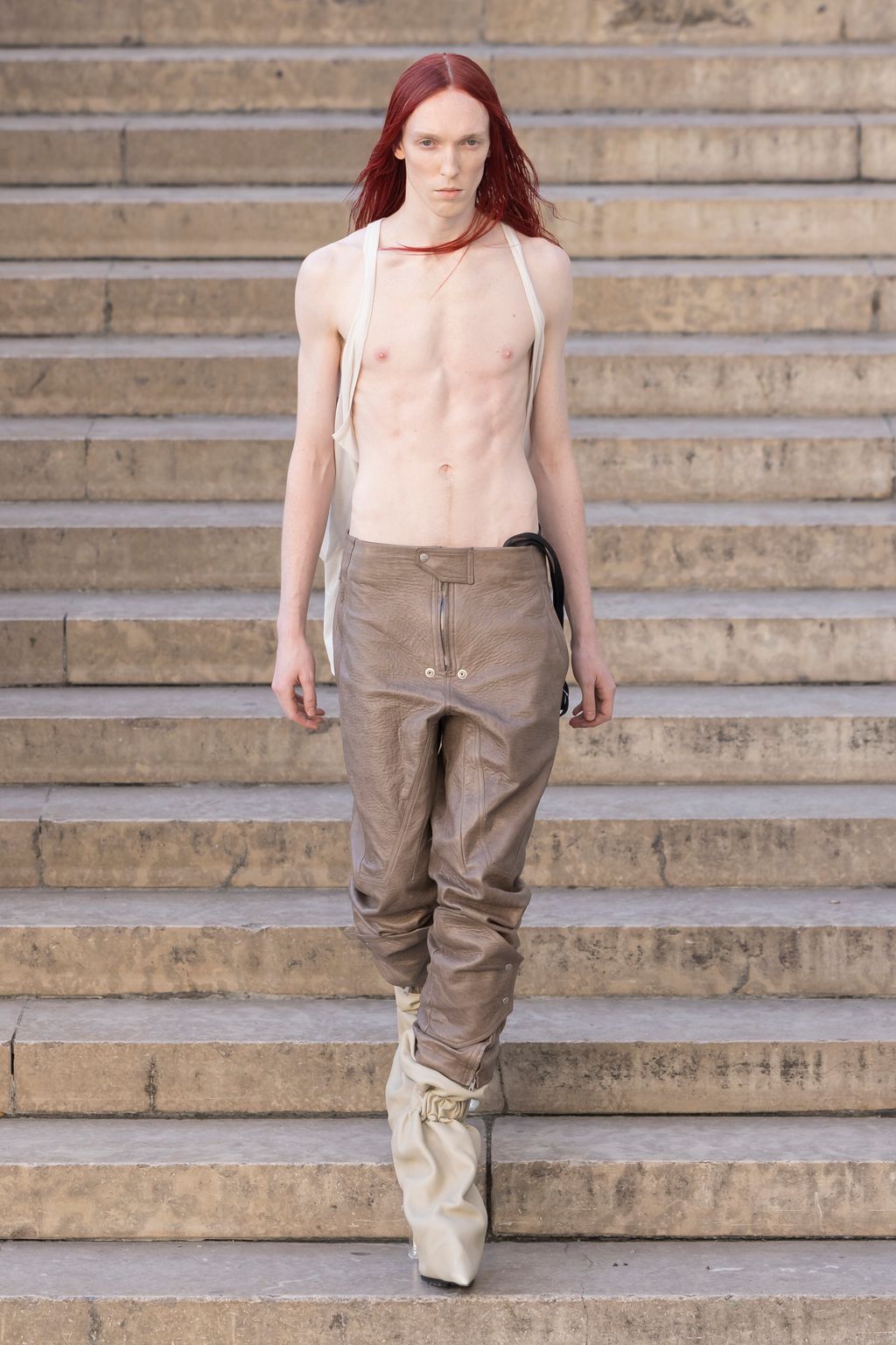 Fashion Week Paris Spring/Summer 2026 look 4 from the Rick Owens collection menswear