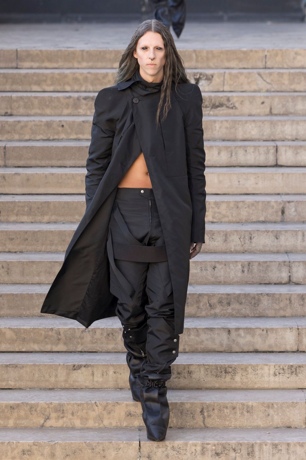 Fashion Week Paris Spring/Summer 2026 look 6 from the Rick Owens collection 男装