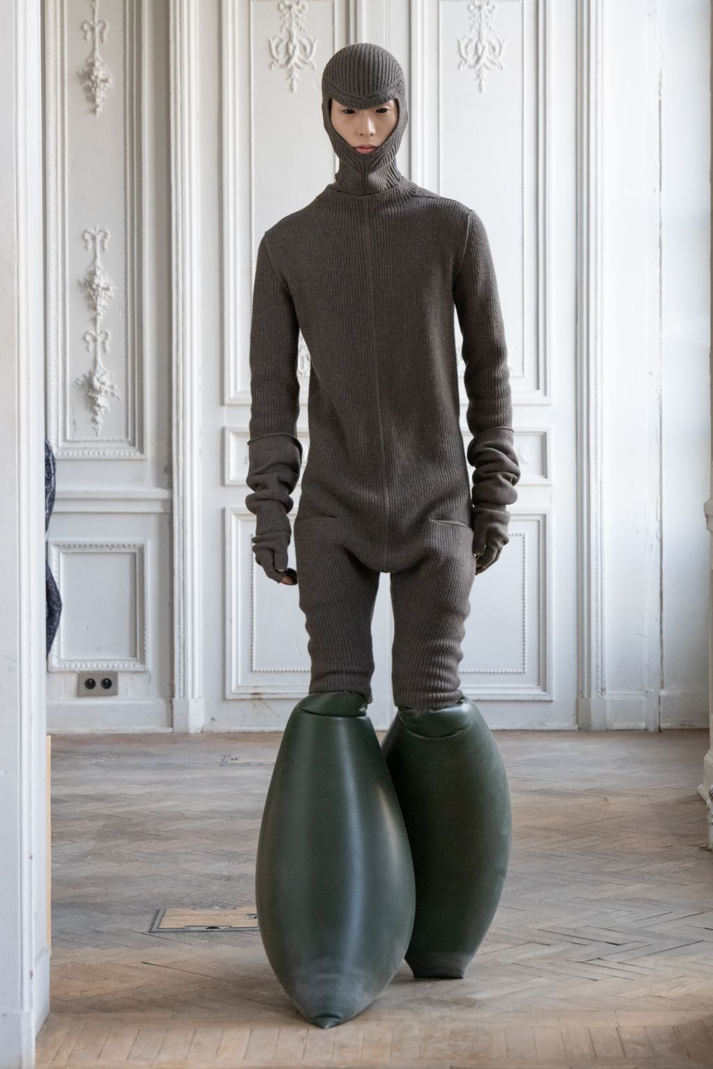 Fashion Week Paris Fall/Winter 2024 look 3 from the Rick Owens collection 男装