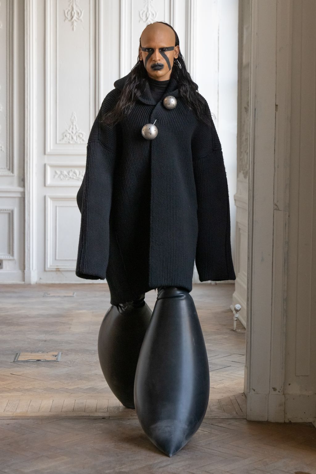 Fashion Week Paris Fall/Winter 2024 look 5 de la collection Rick Owens menswear