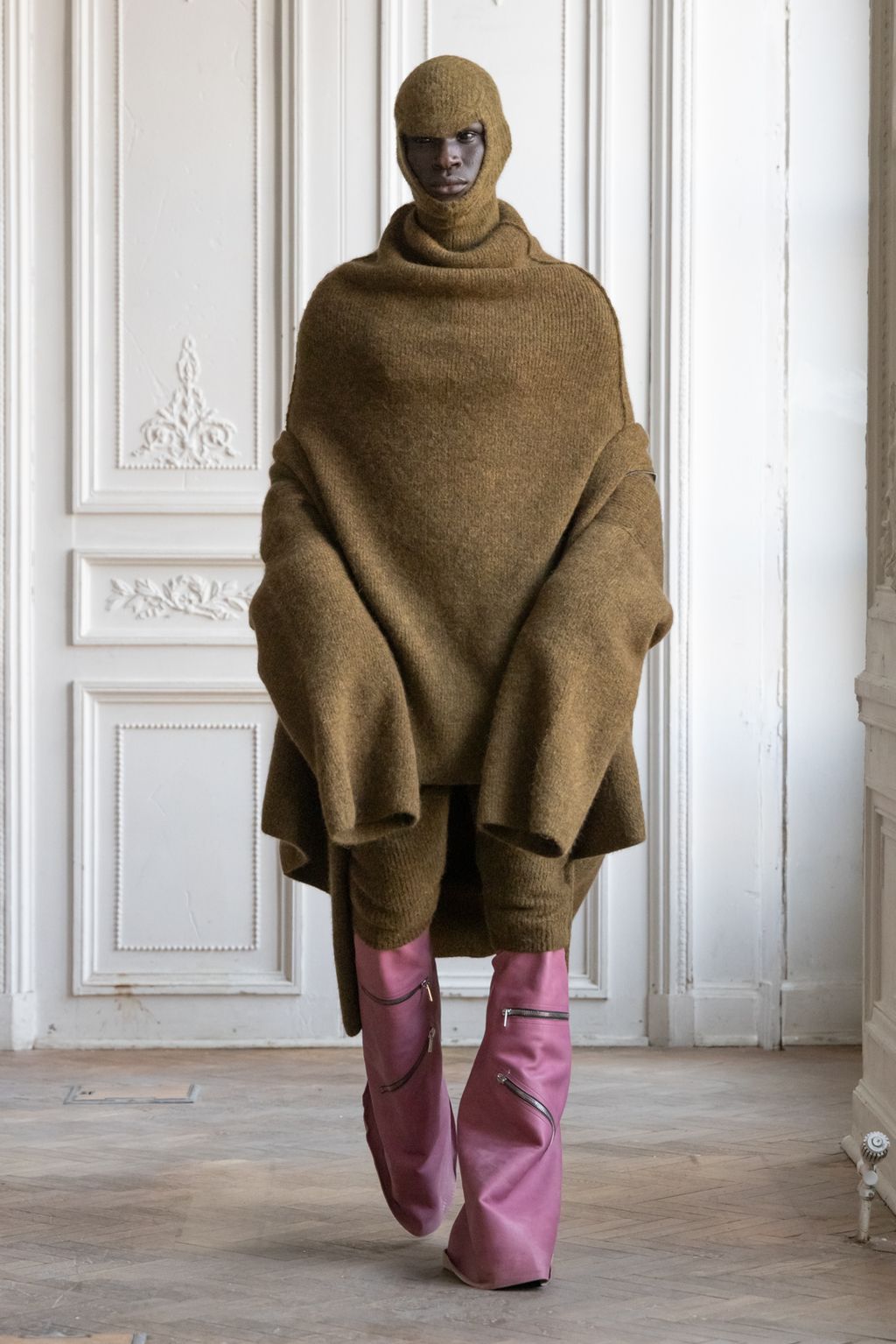 Fashion Week Paris Fall/Winter 2024 look 9 de la collection Rick Owens menswear