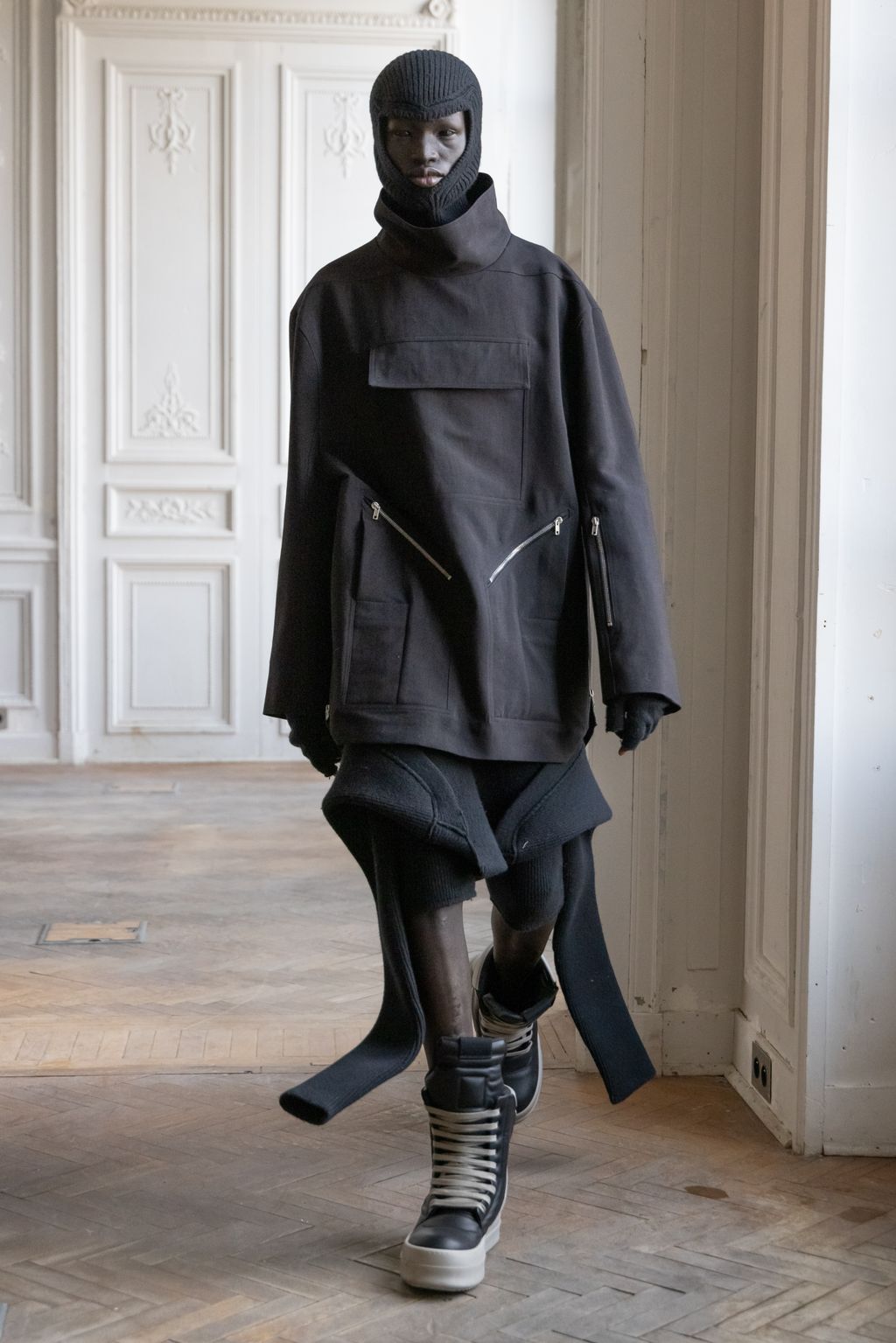 Fashion Week Paris Fall/Winter 2024 look 11 de la collection Rick Owens menswear
