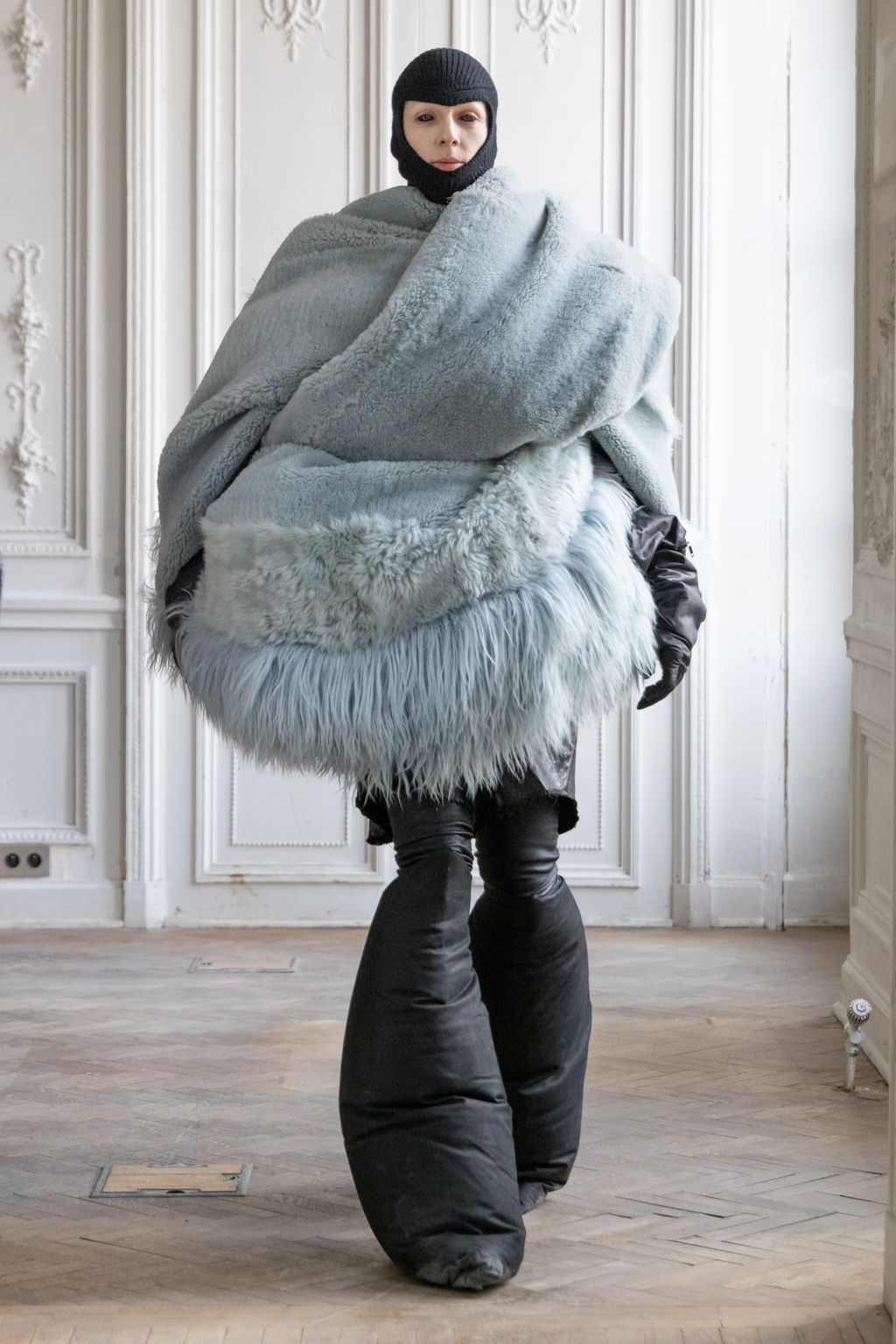 Fashion Week Paris Fall/Winter 2024 look 20 de la collection Rick Owens menswear