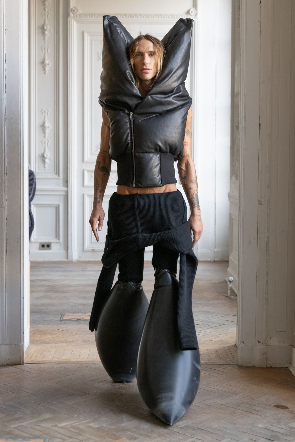 Fashion Week Paris Fall/Winter 2024 look 21 from the Rick Owens collection menswear