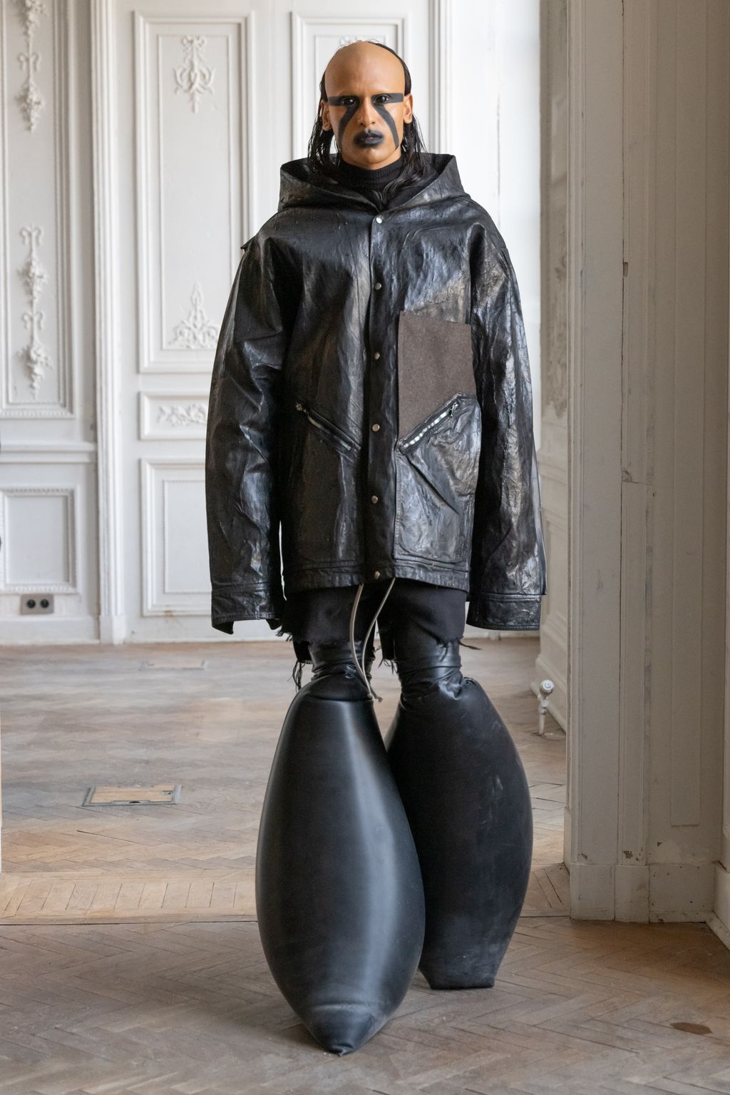 Fashion Week Paris Fall/Winter 2024 look 25 from the Rick Owens collection menswear