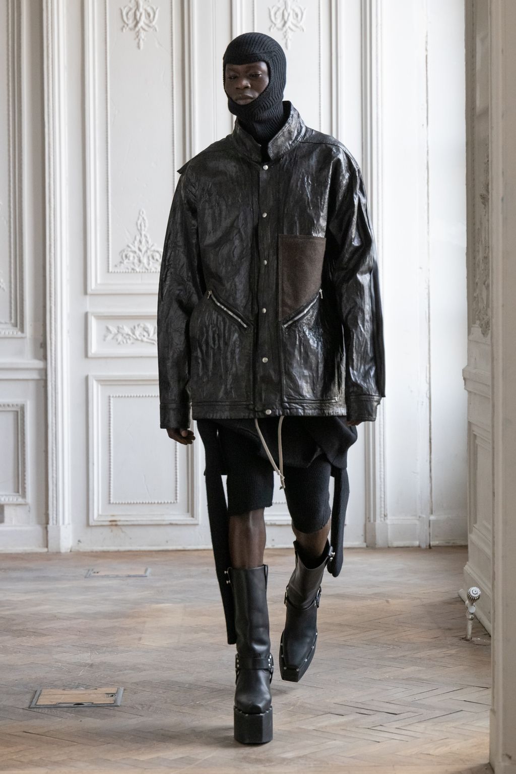 Fashion Week Paris Fall/Winter 2024 look 33 from the Rick Owens collection menswear