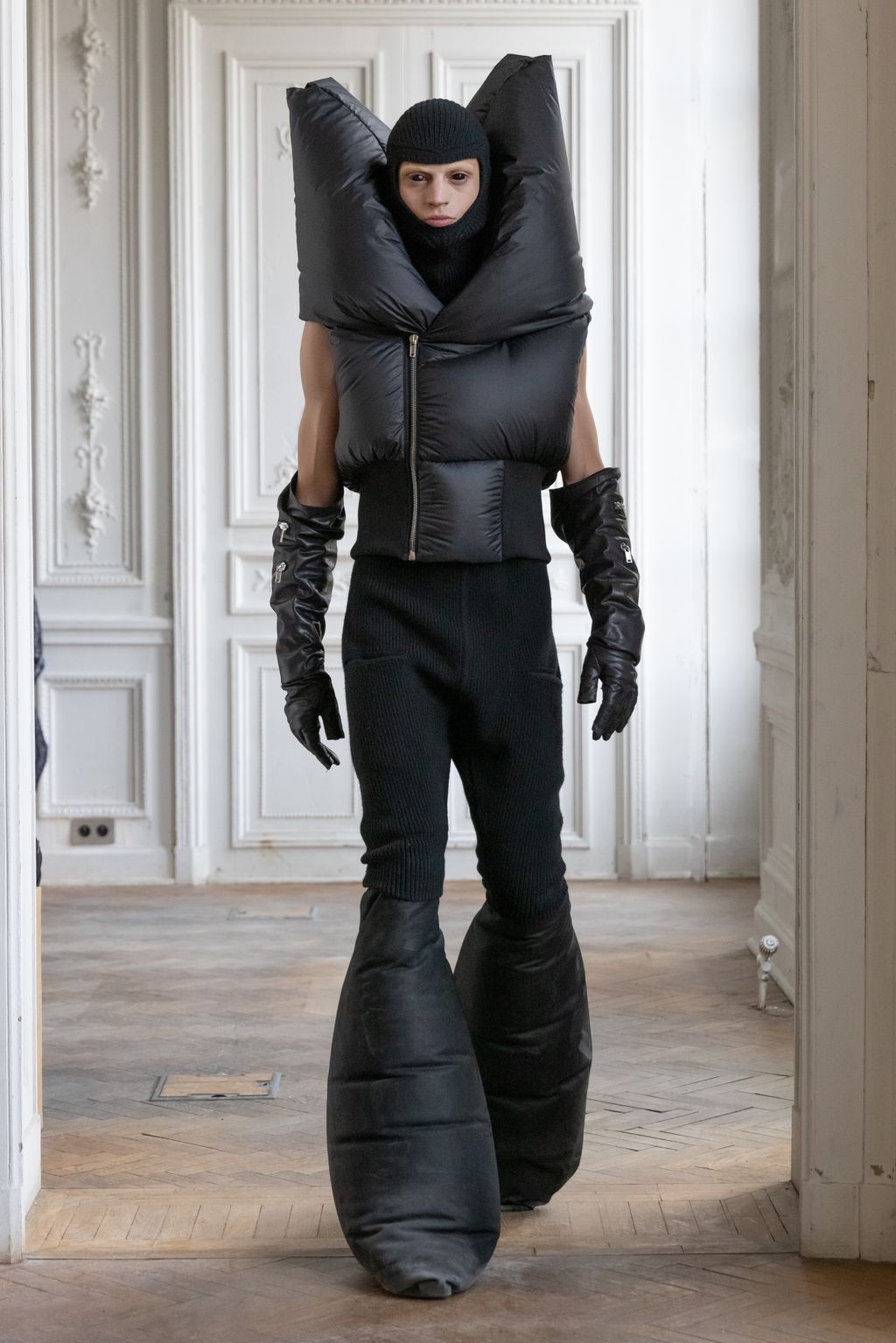 Fashion Week Paris Fall/Winter 2024 look 35 de la collection Rick Owens menswear