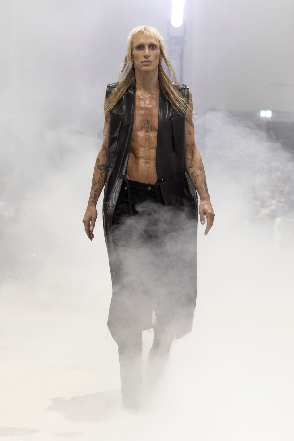 Fashion Week Paris Fall/Winter 2026 look 1 from the Rick Owens collection menswear