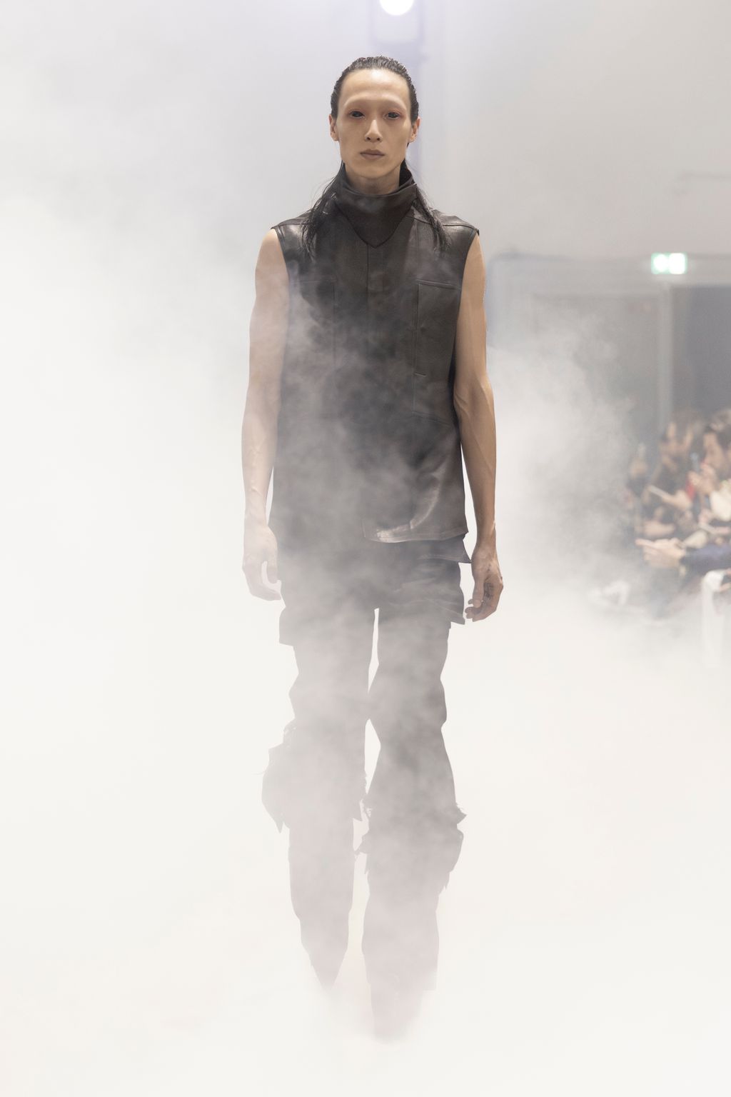 Fashion Week Paris Fall/Winter 2026 look 2 from the Rick Owens collection menswear