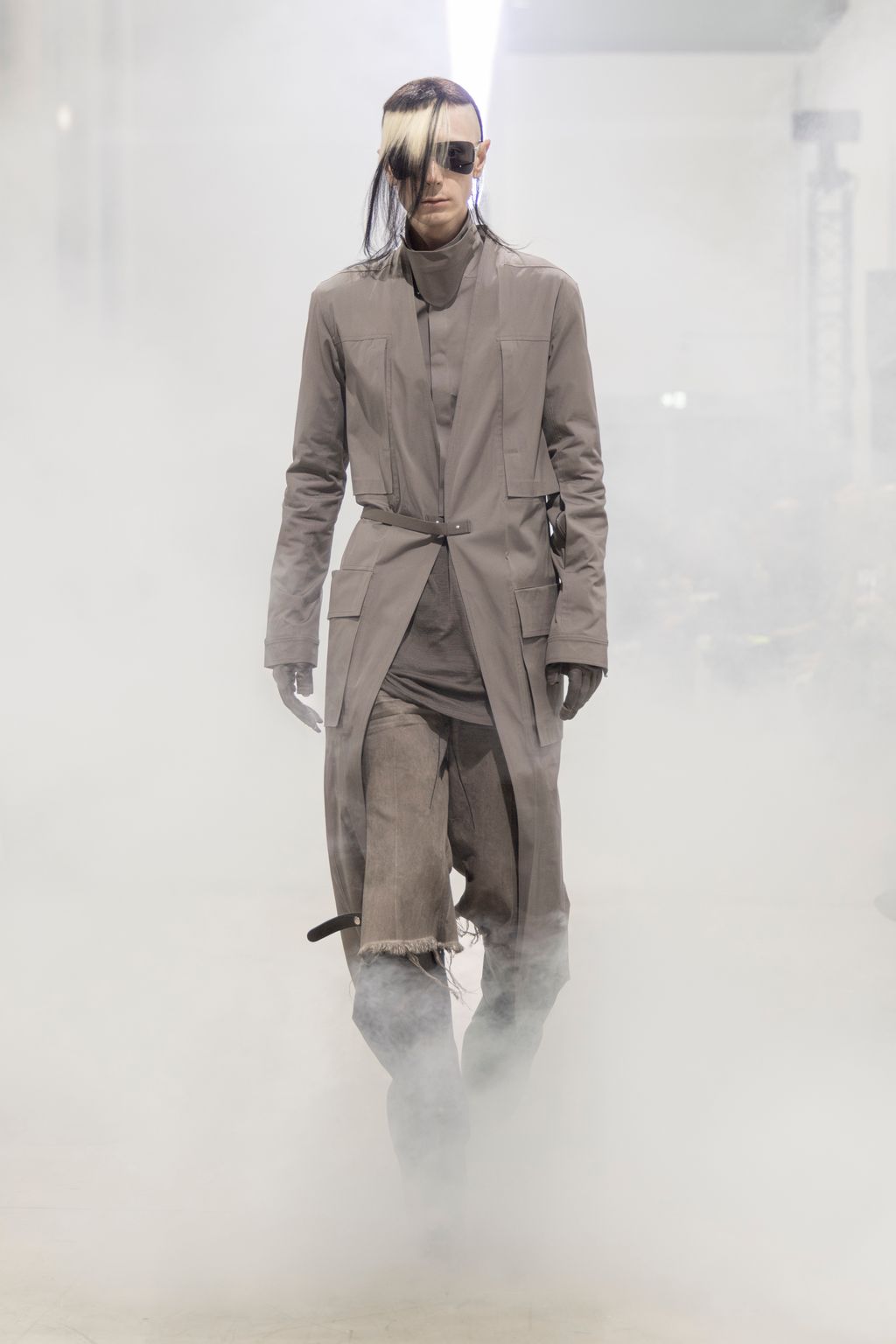 Fashion Week Paris Fall/Winter 2026 look 4 from the Rick Owens collection 男装