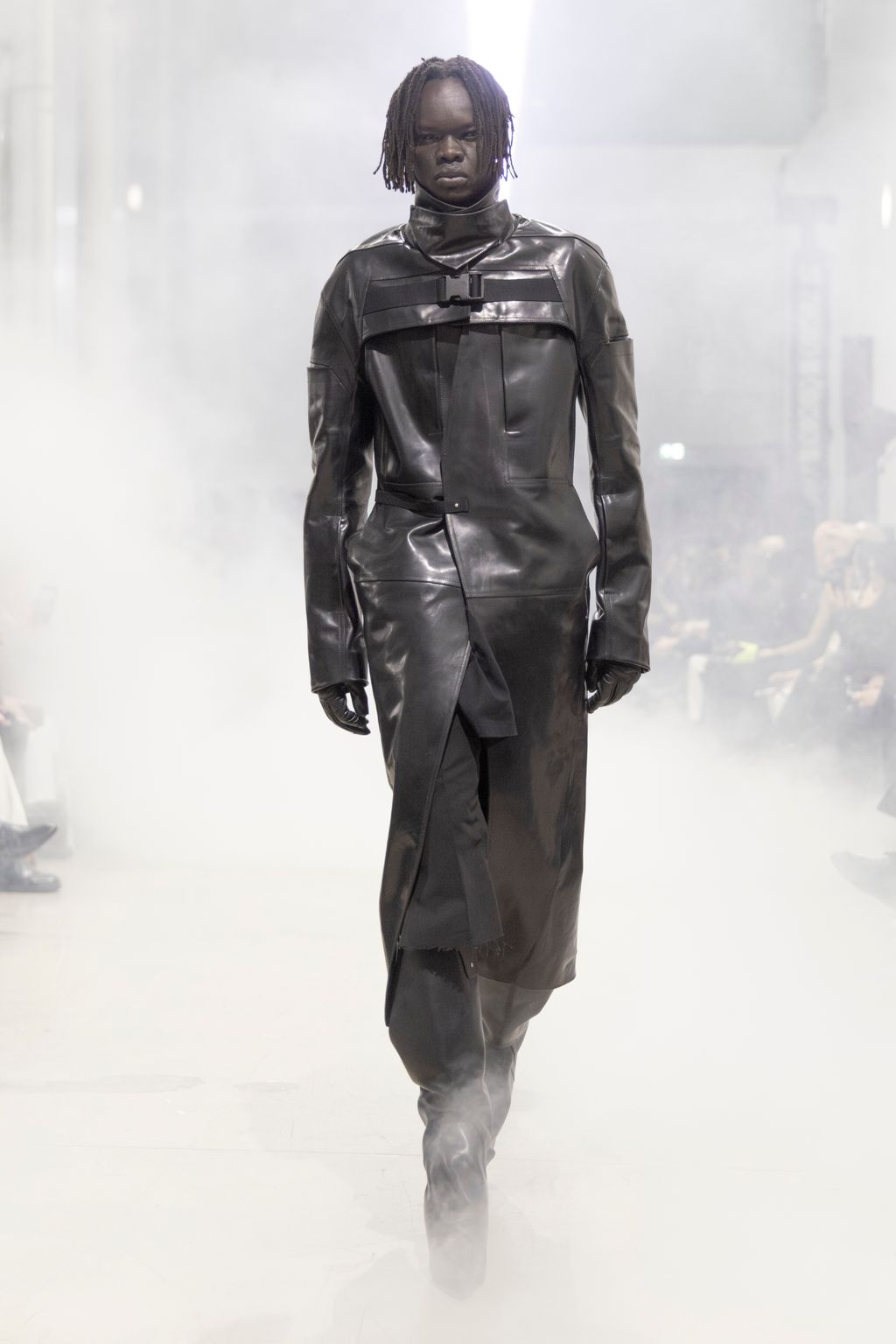 Fashion Week Paris Fall/Winter 2026 look 8 from the Rick Owens collection 男装