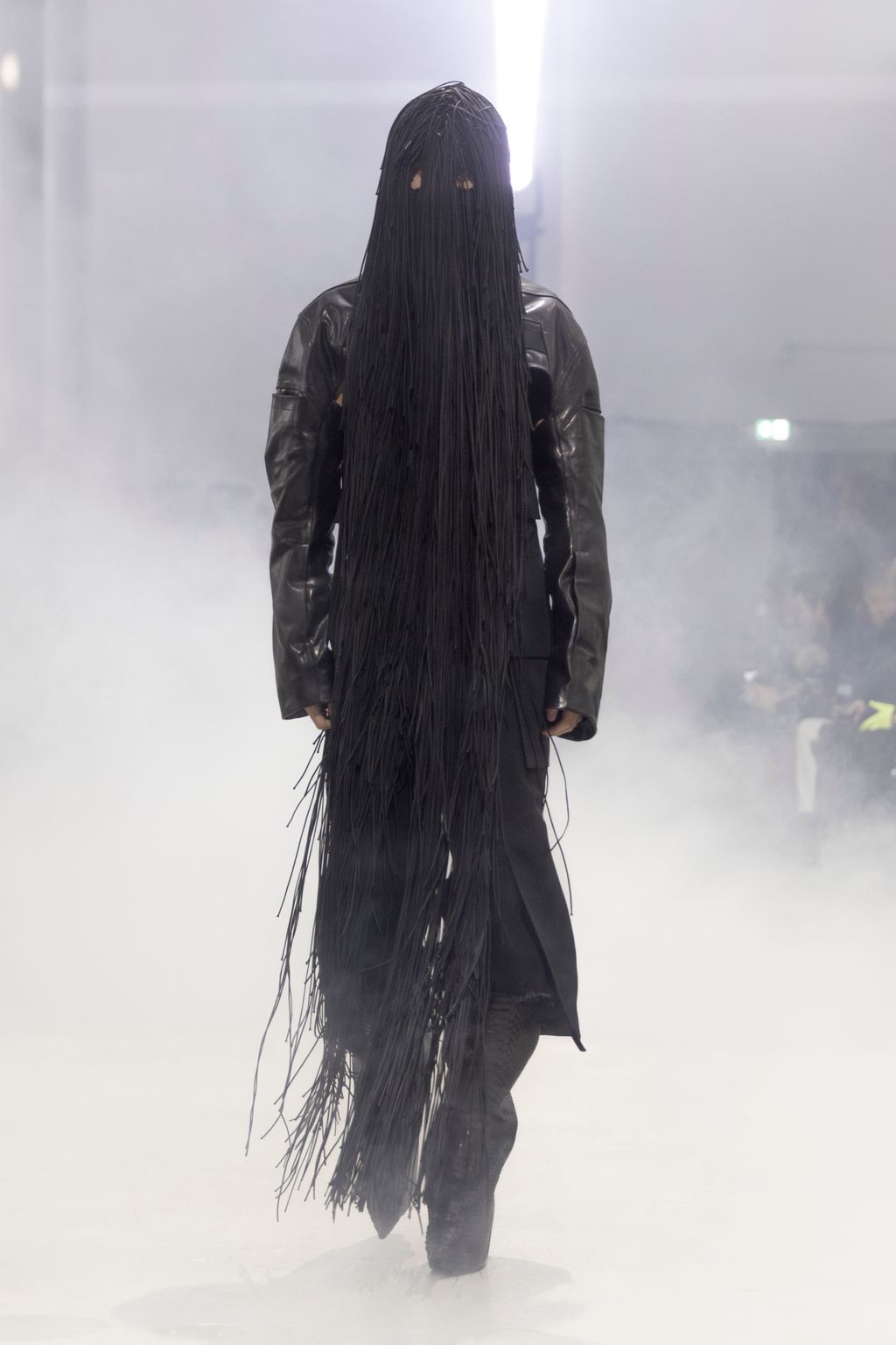 Fashion Week Paris Fall/Winter 2026 look 9 from the Rick Owens collection 男装