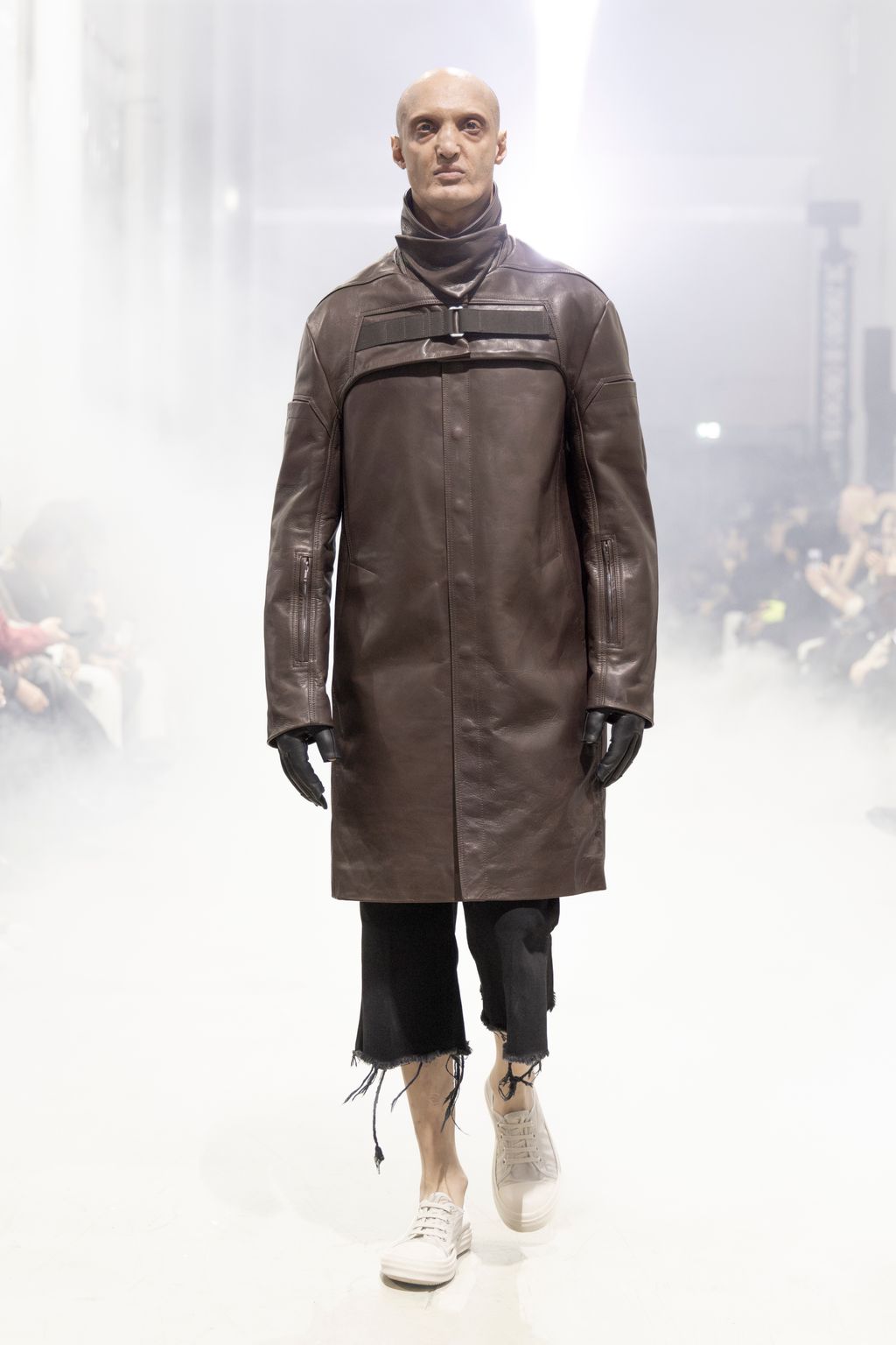 Fashion Week Paris Fall/Winter 2026 look 24 from the Rick Owens collection menswear