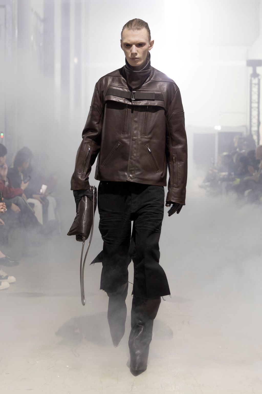 Fashion Week Paris Fall/Winter 2026 look 25 from the Rick Owens collection 男装