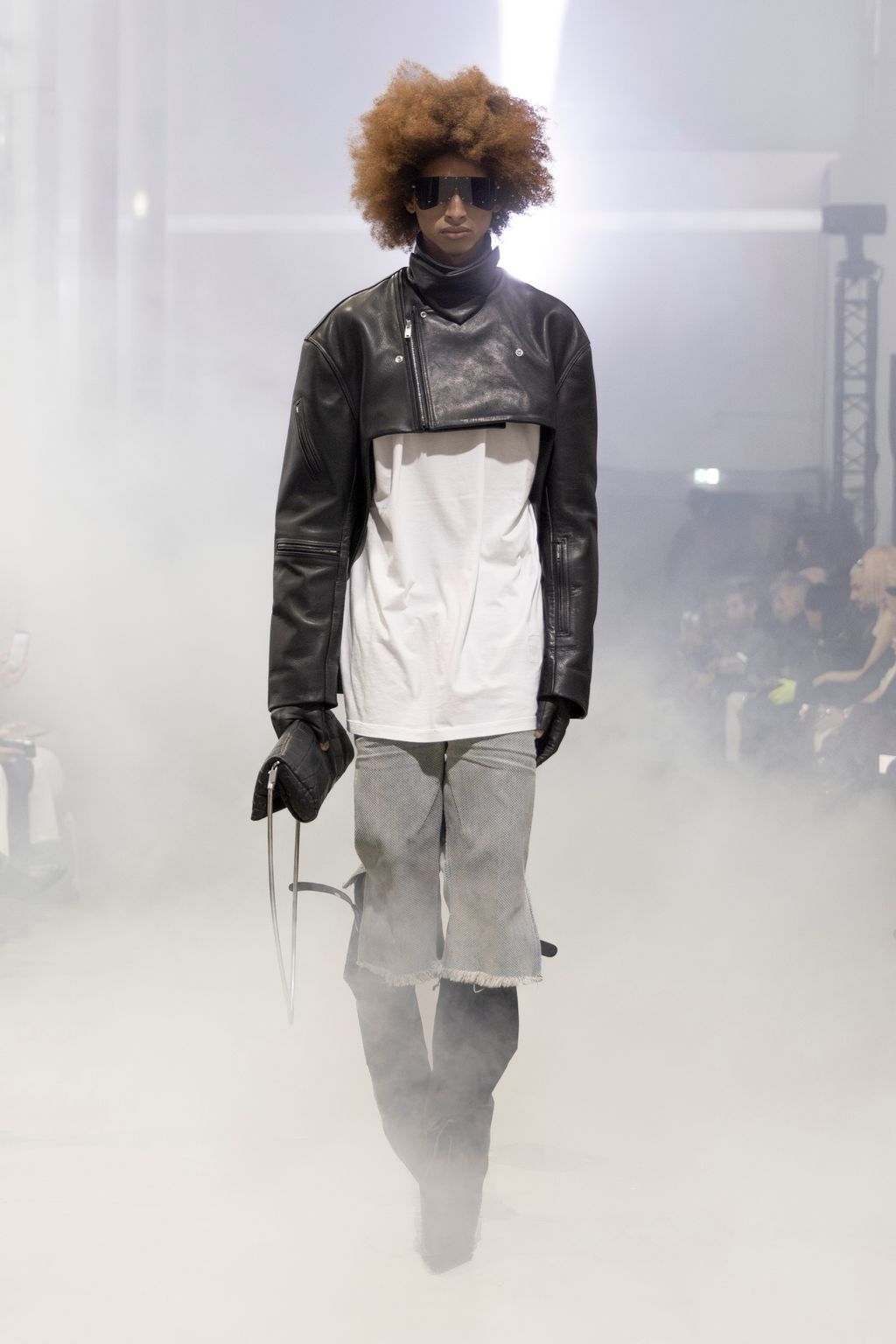 Fashion Week Paris Fall/Winter 2026 look 26 from the Rick Owens collection 男装