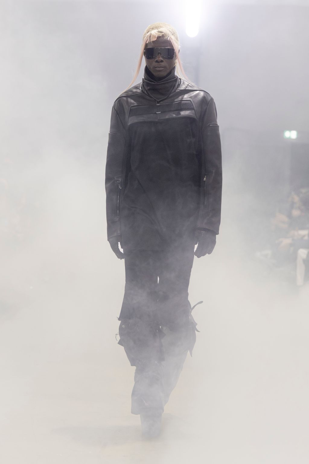 Fashion Week Paris Fall/Winter 2026 look 27 from the Rick Owens collection menswear