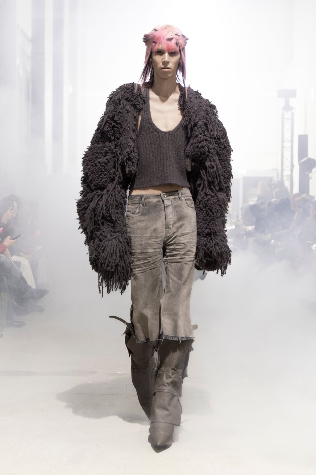 Fashion Week Paris Fall/Winter 2026 look 29 from the Rick Owens collection menswear