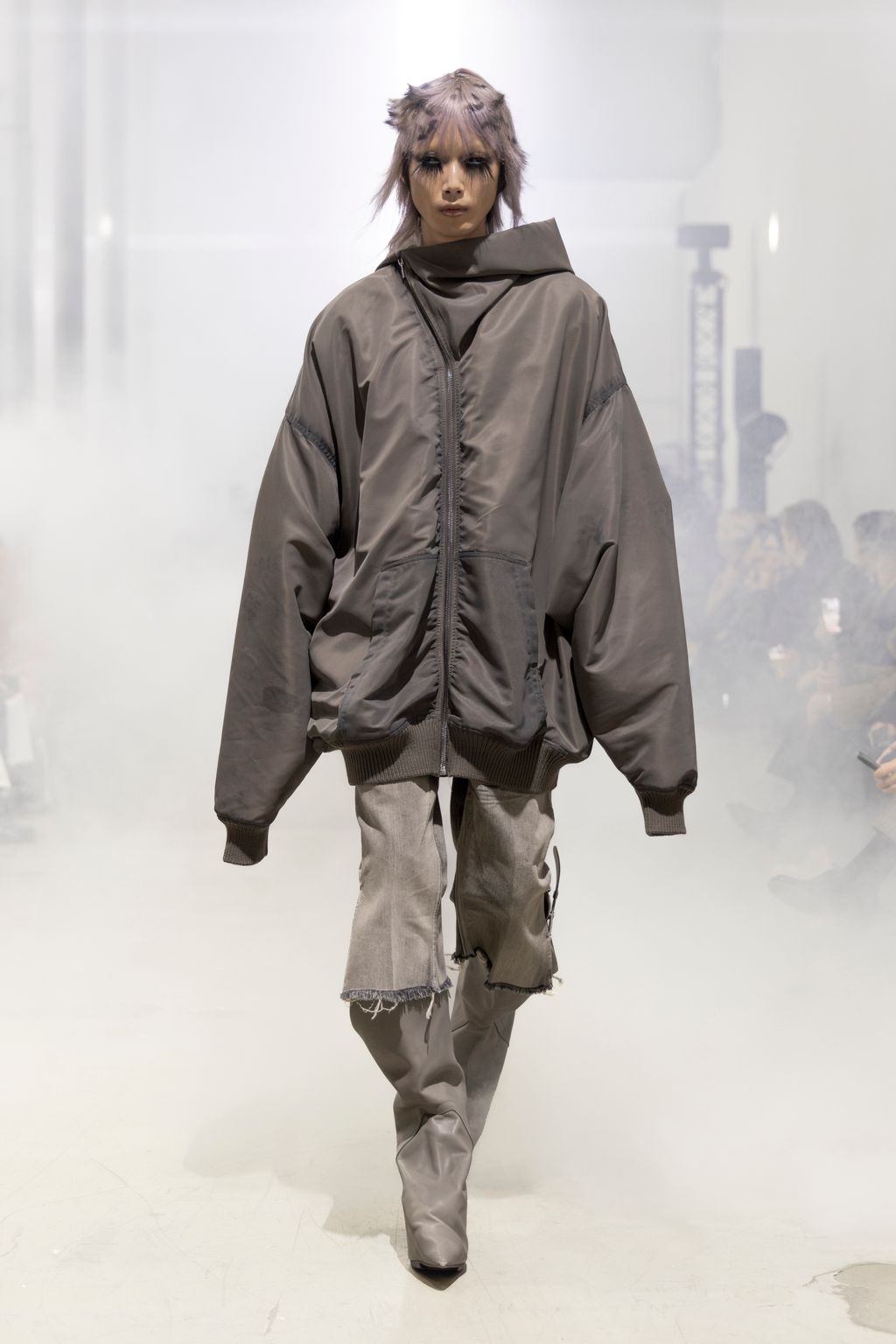 Fashion Week Paris Fall/Winter 2026 look 33 from the Rick Owens collection menswear