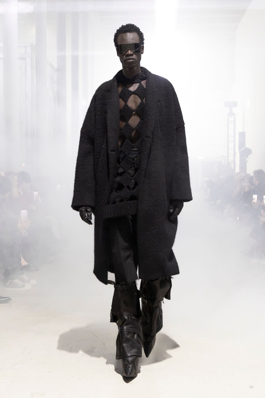 Fashion Week Paris Fall/Winter 2026 look 35 from the Rick Owens collection menswear