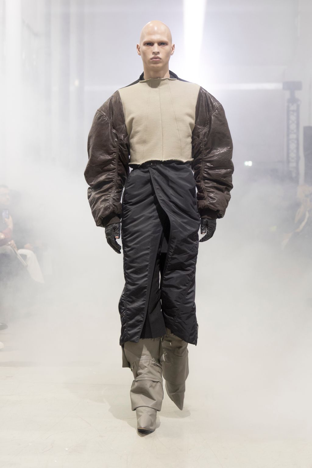 Fashion Week Paris Fall/Winter 2026 look 40 from the Rick Owens collection 男装