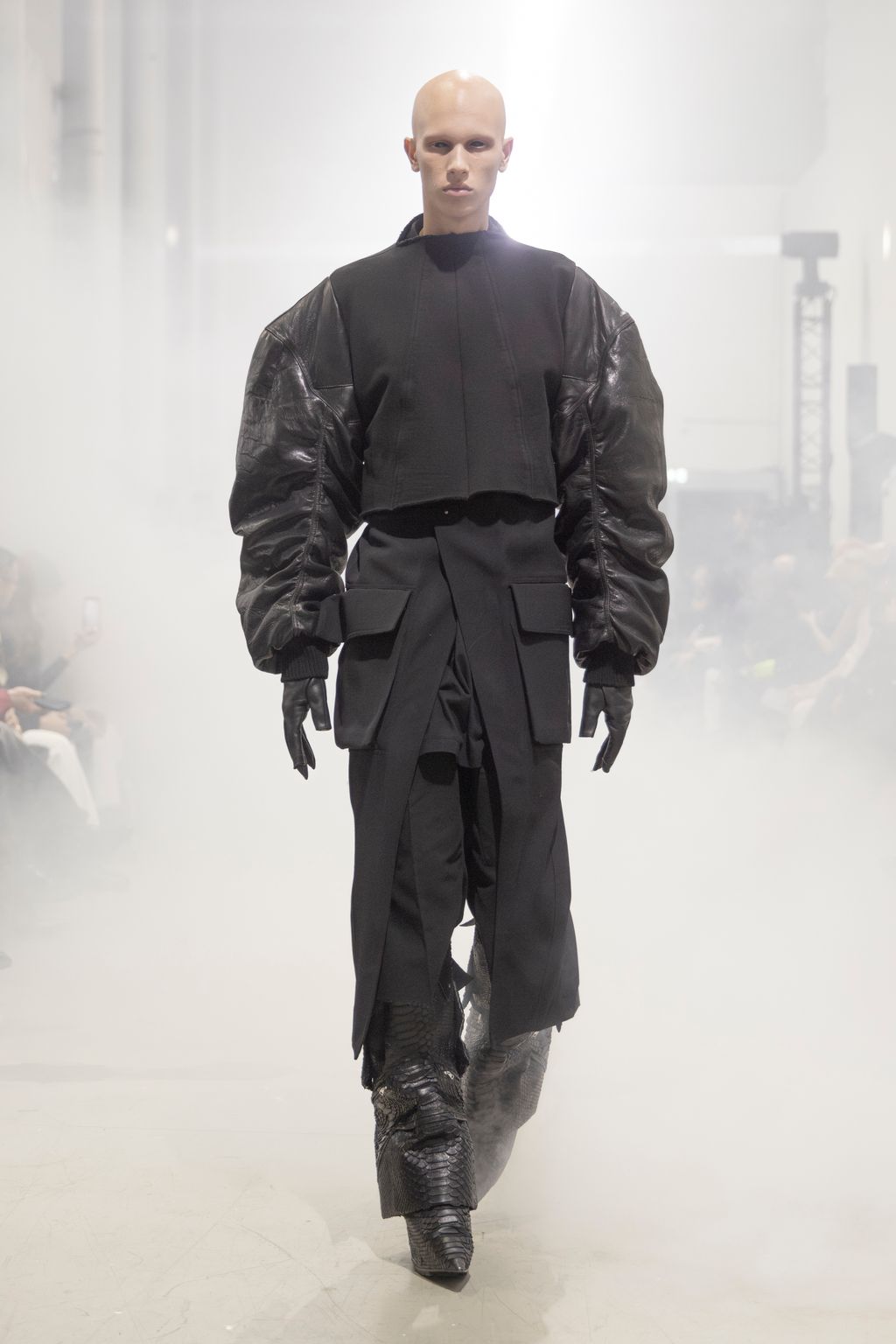 Fashion Week Paris Fall/Winter 2026 look 41 from the Rick Owens collection 男装