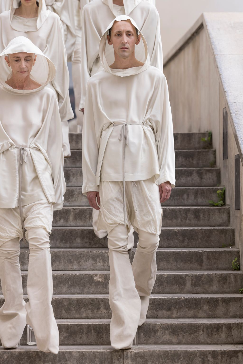 Fashion Week Paris Spring/Summer 2025 look 18 from the Rick Owens collection menswear