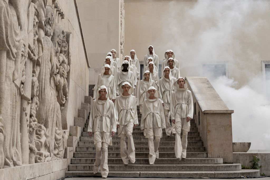 Fashion Week Paris Spring/Summer 2025 look 19 from the Rick Owens collection menswear