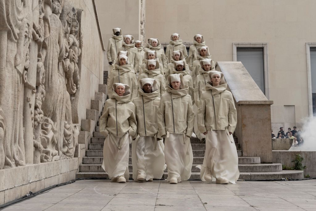 Fashion Week Paris Spring/Summer 2025 look 12 from the Rick Owens collection menswear